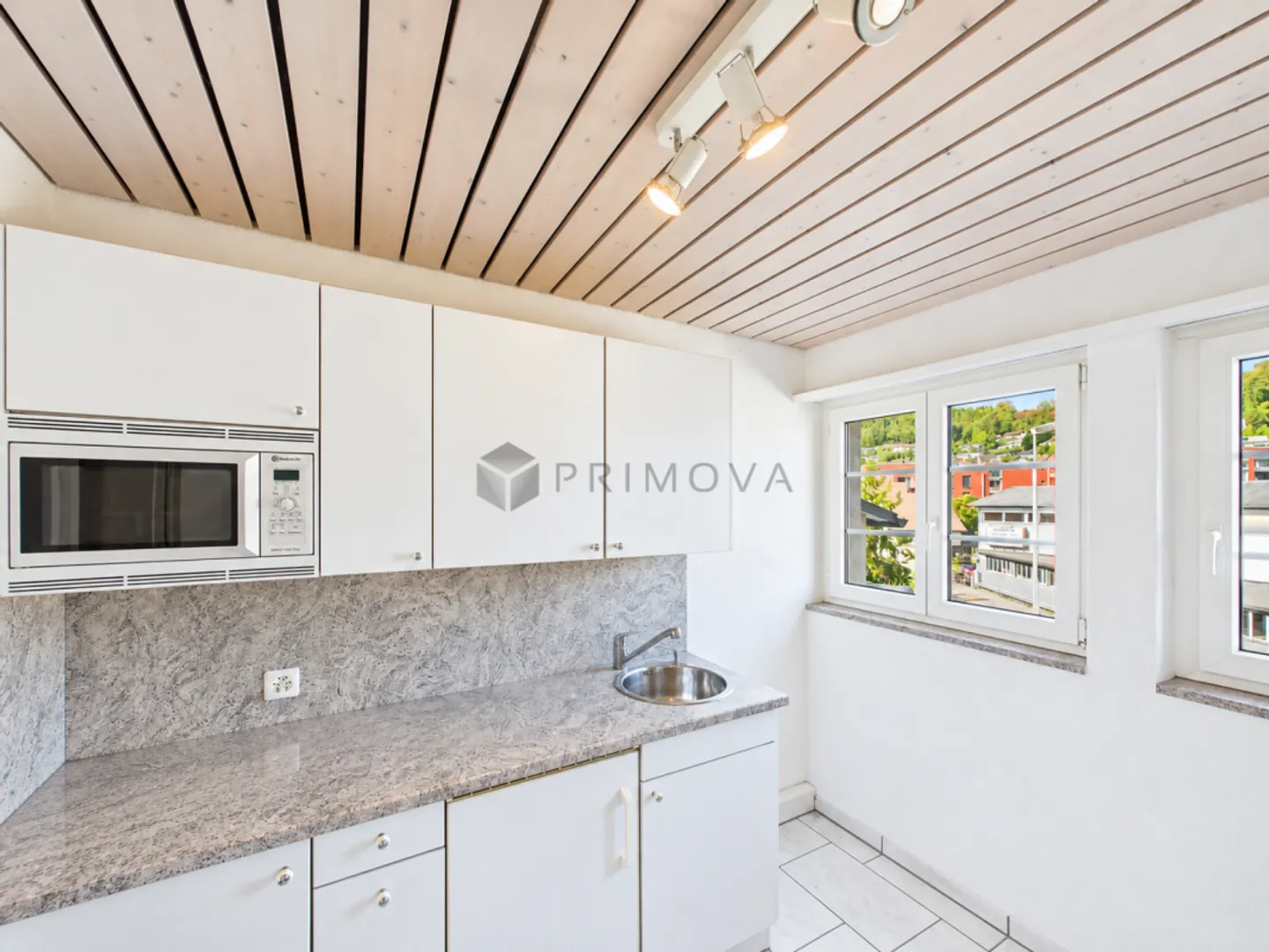 Central living - the Aare just a few steps away - Photo 5 of 9