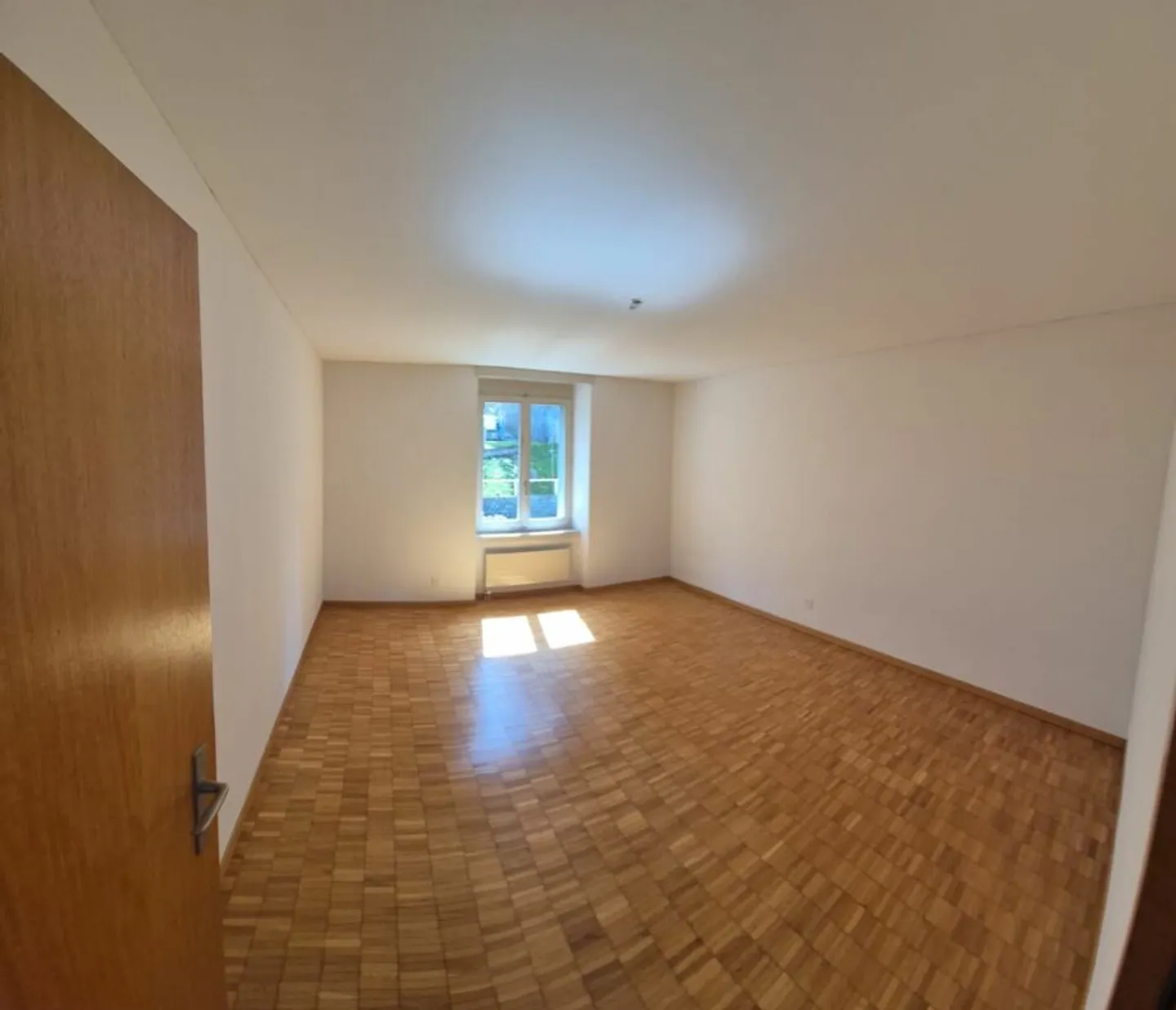 Geräumige Wohnung mit herrlicher Aussicht - Foto 3 von 10