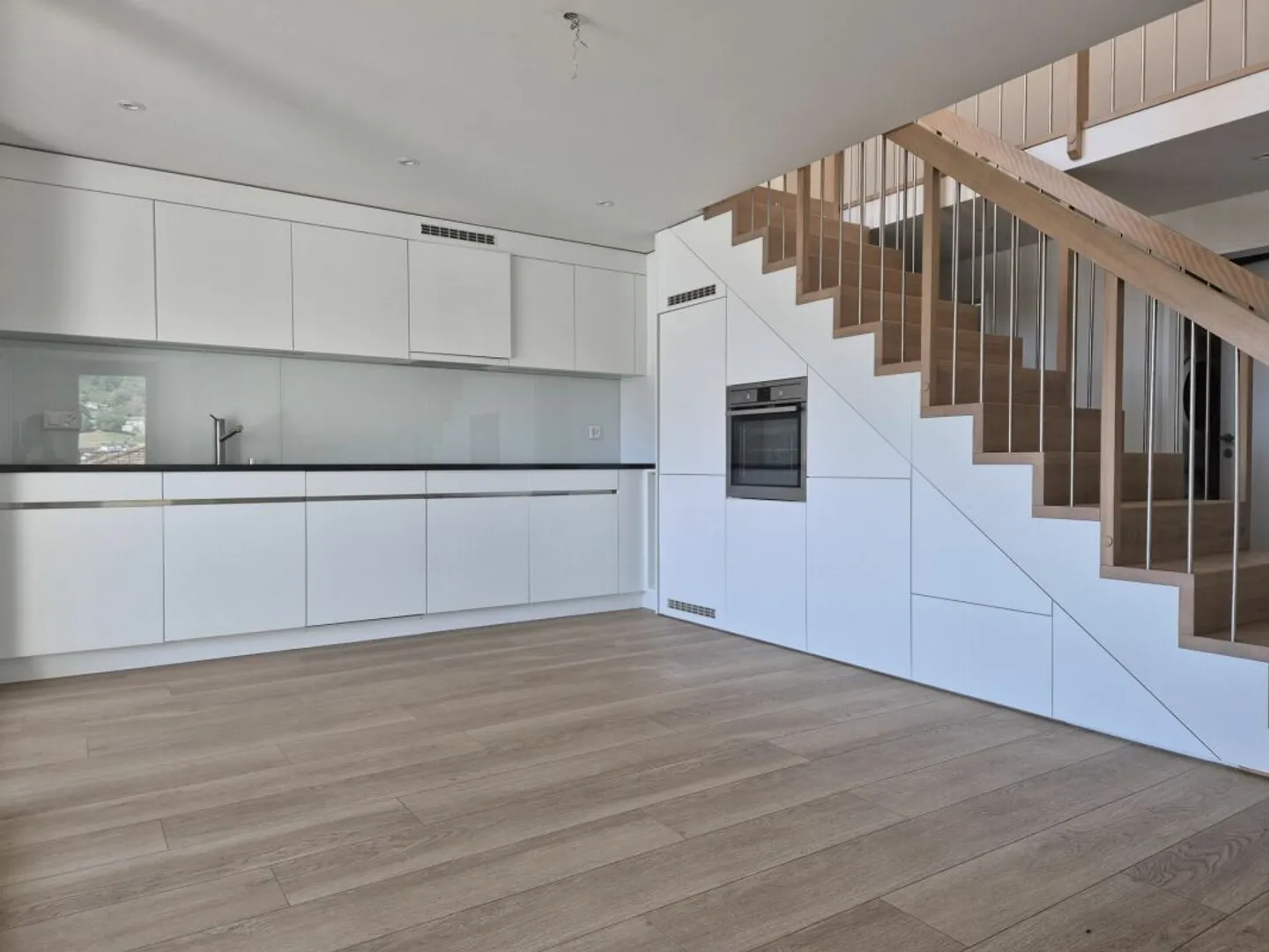 neuwertige 5-Zimmer-Maisonette-Wohnung mit Loggia an zentraler Lage - Photo 2 of 11
