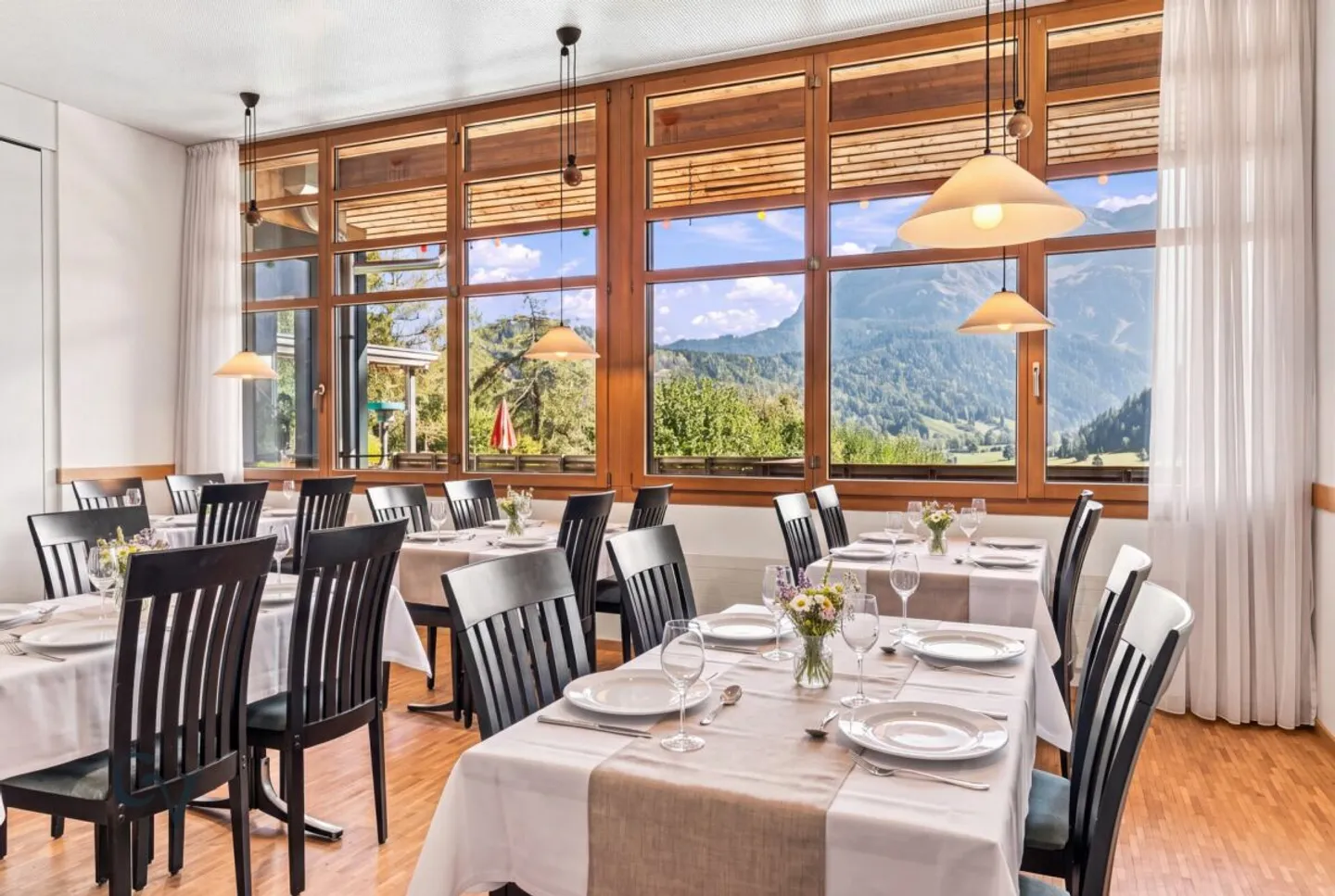 Traditional Eigenthalerhof - Excursion restaurant at the foot of Pilatus for lease - Photo 3 of 13