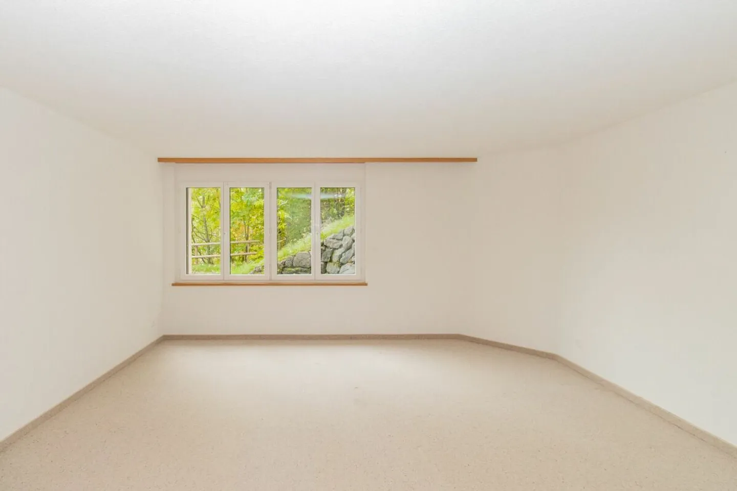 Spacious 3.5-room garden apartment - Comfortable living with winter garden and private outdoor area - Photo 8 of 13