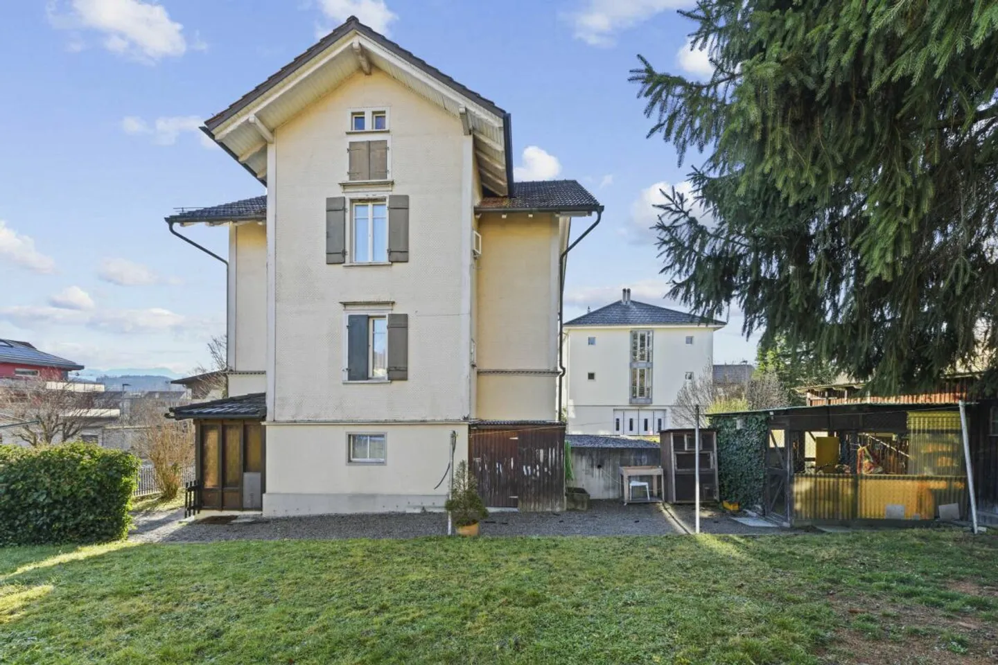 Freistehendes Einfamilienhaus mit Einliegerwohnung und vielseitigem Nutzungspotenzial in Flawil - Foto 5 di 13