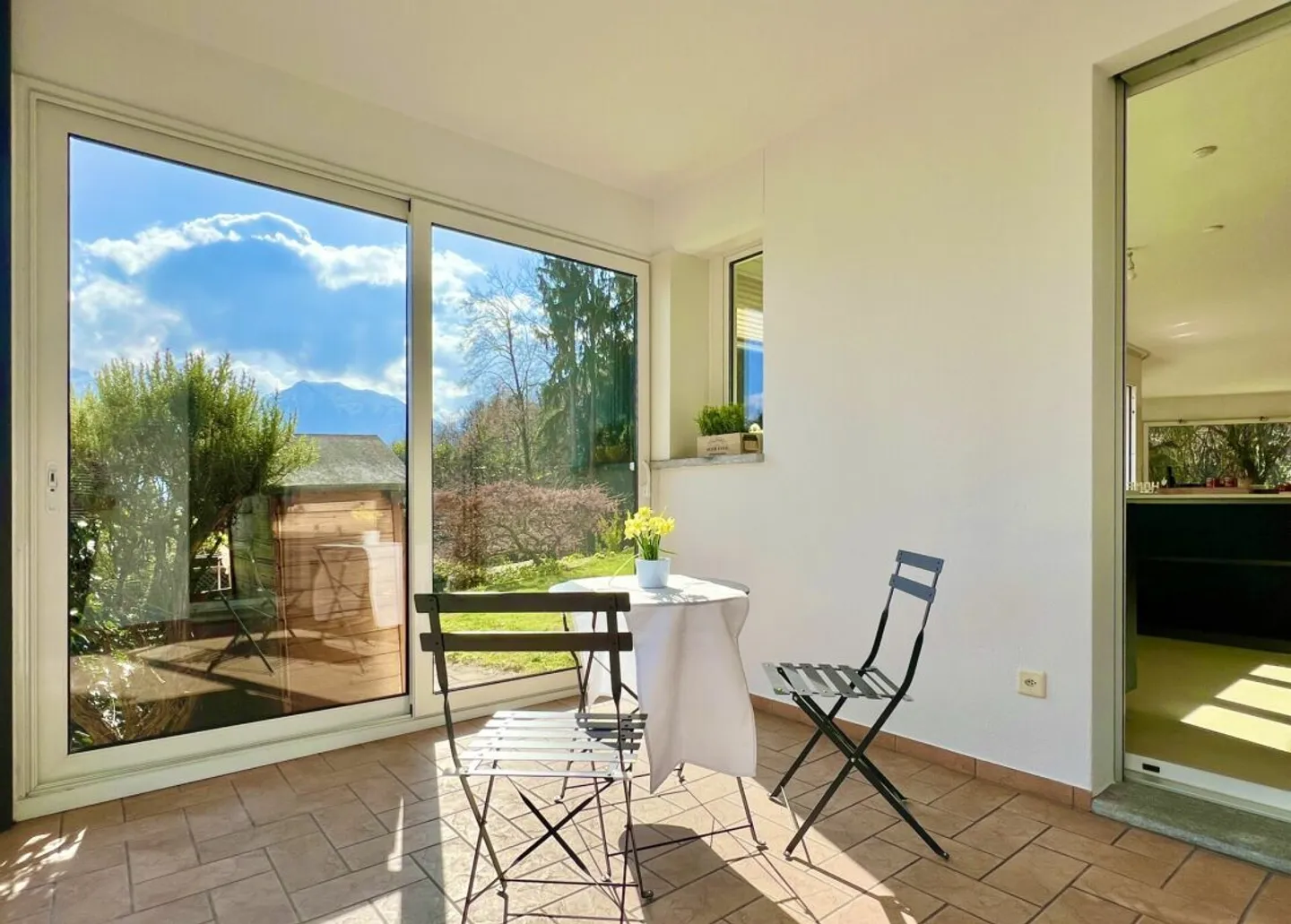 Modernes Familienhaus in Sonnenlage mit herrlichem Garten - Foto 7 di 13