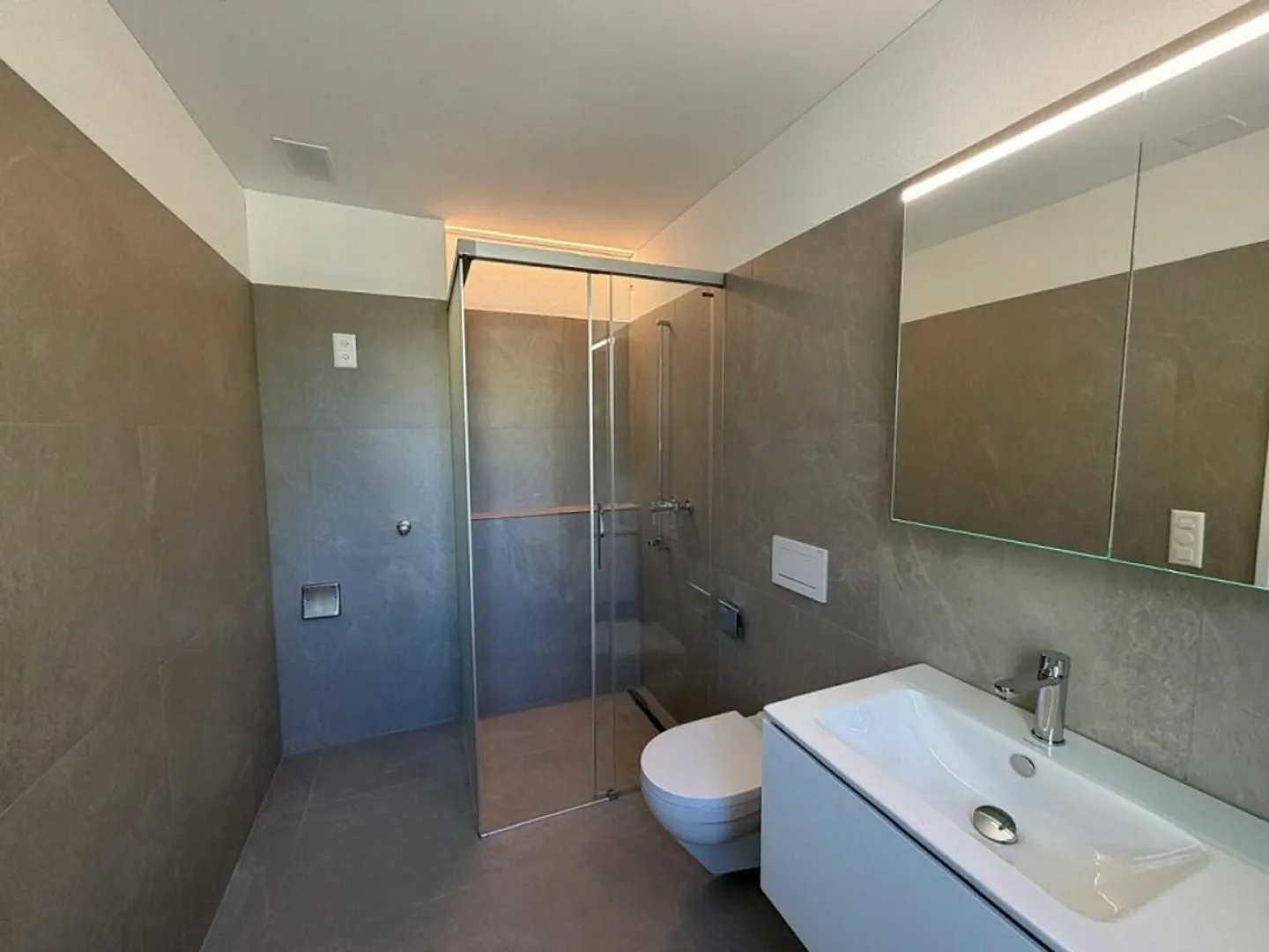 Stylish home with a thoughtful floor plan - Photo 7 of 9