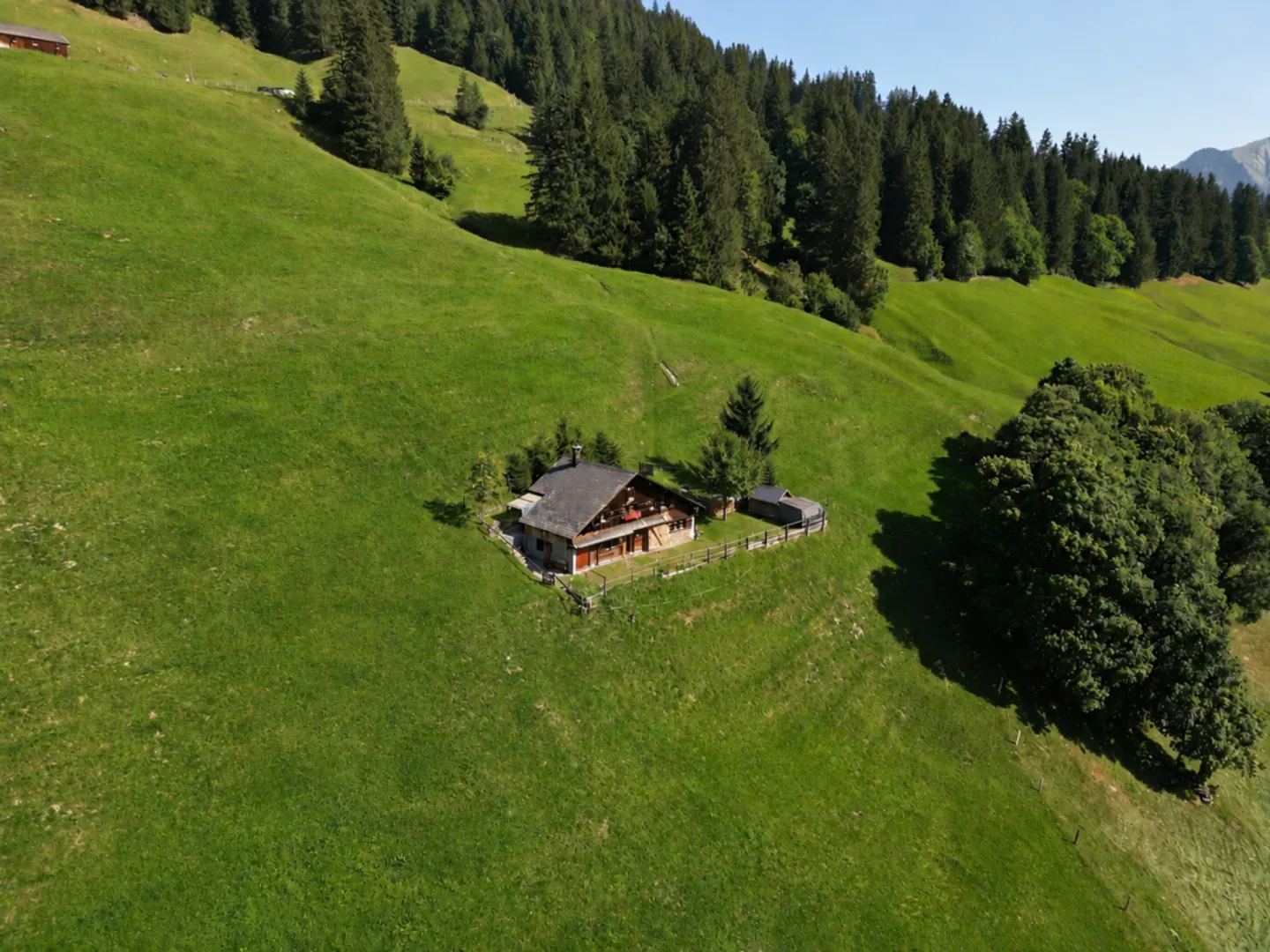Freistehendes Ferienhaus an ruhiger und sonniger Lage in Elm, Gemeinde Glarus Süd - Foto 4 von 13