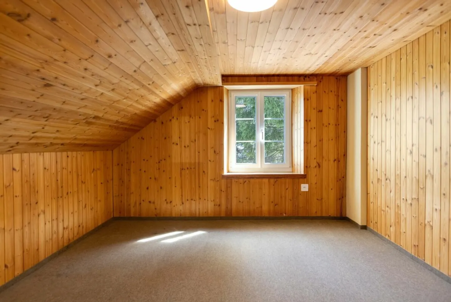 Charmantes Doppeleinfamilienhaus mit grosszügigem Garten in Diesbach - Photo 7 of 9