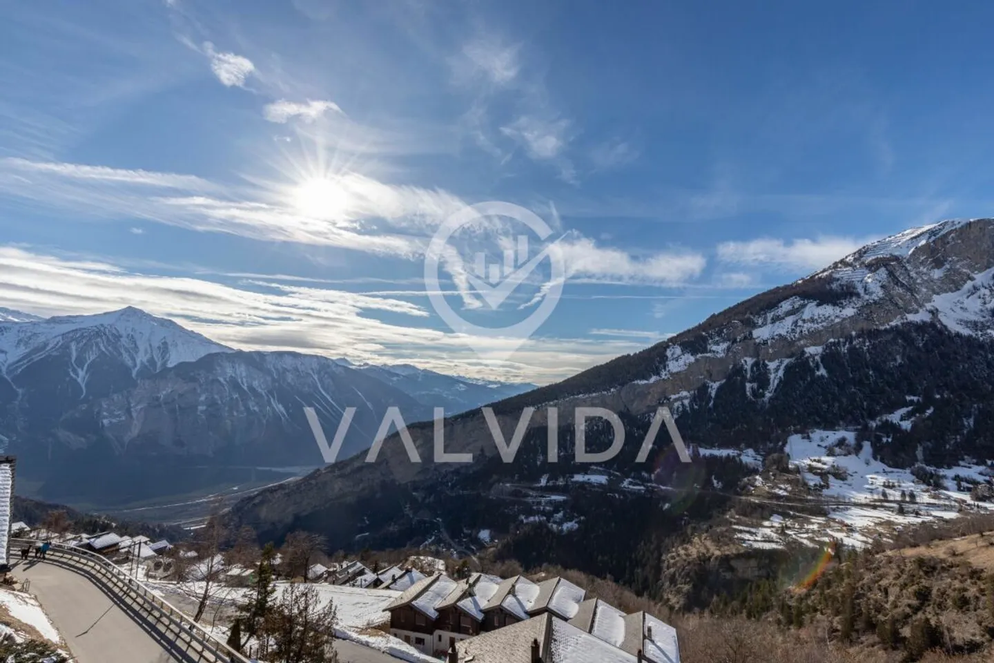 Incantevole appartamento duplex 3.5 locali con vista libera ad Albinen - Foto 1 di 13