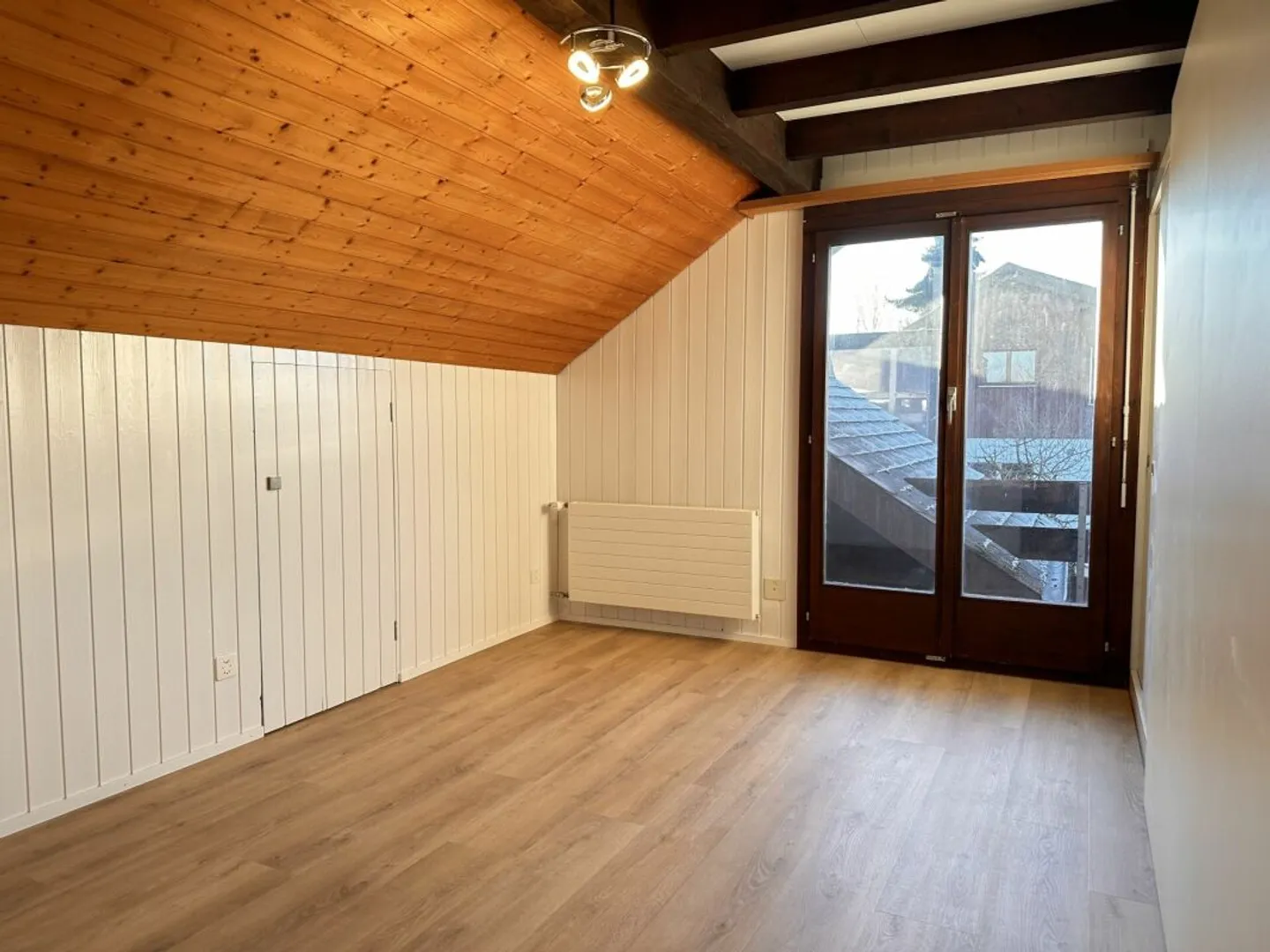 Single-family house in a beautiful residential area with great views - Photo 6 of 13