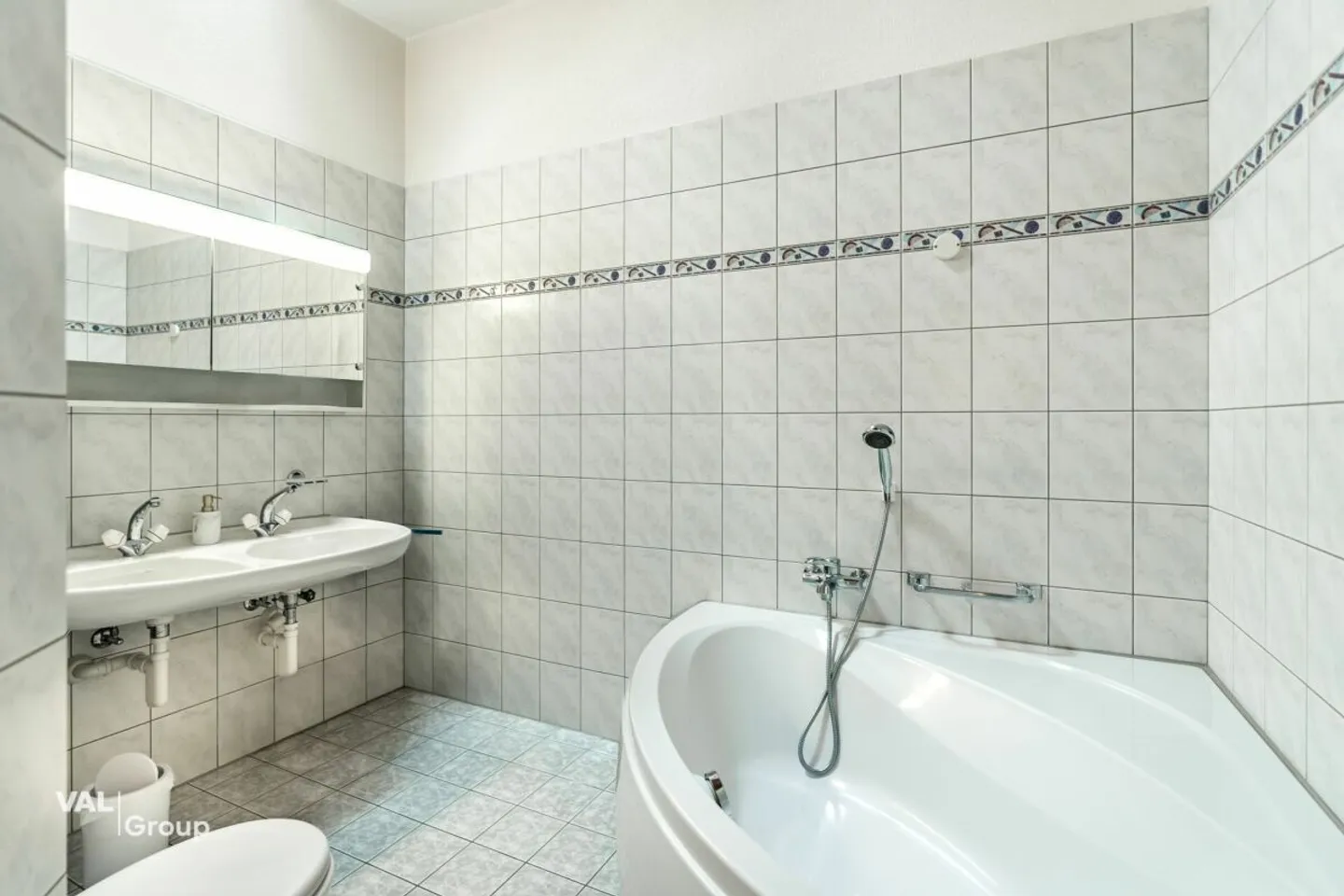 Character, Light and Mountain View: 4½-room attic apartment in the center of Visp - Photo 10 of 13