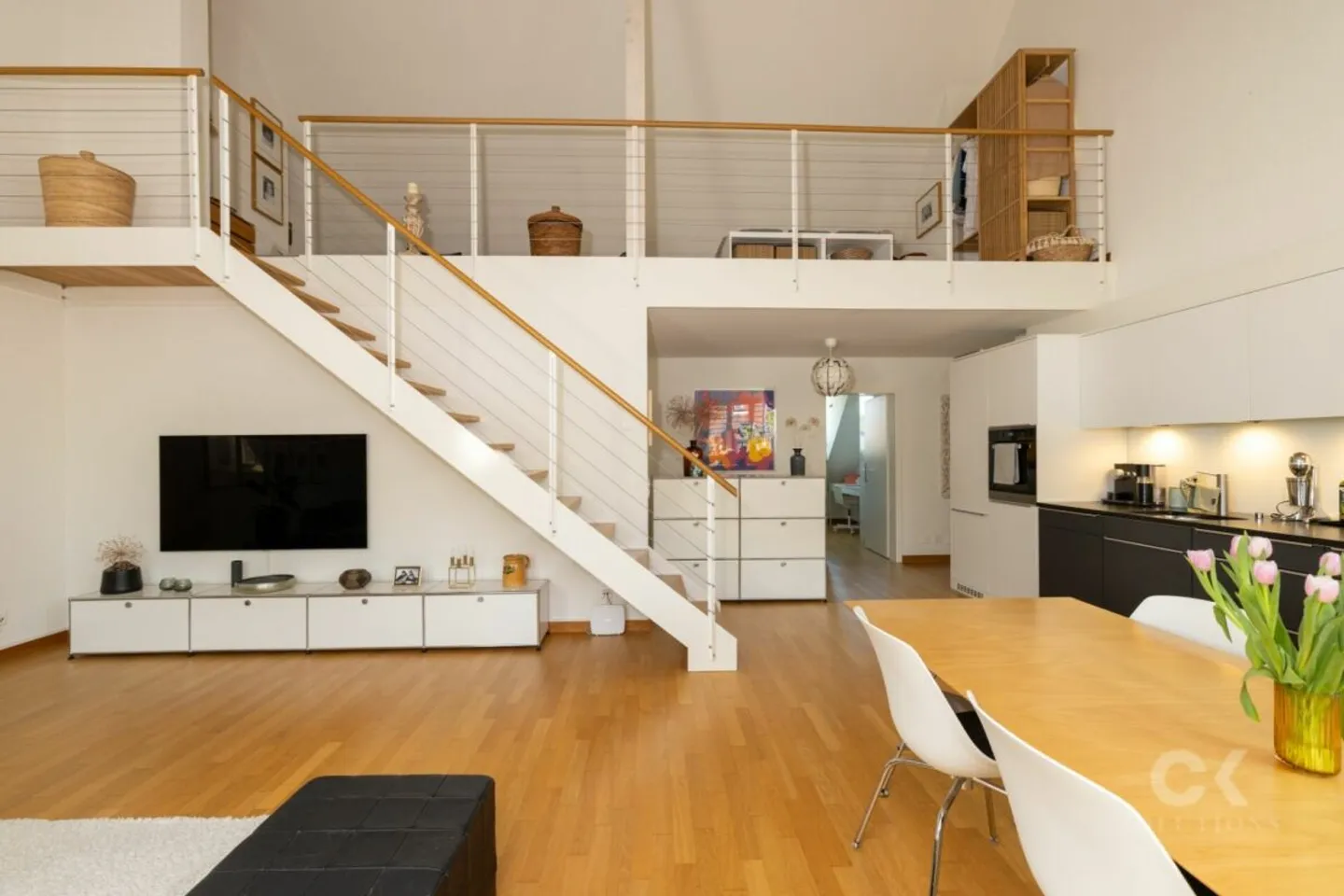 Exclusive 4.5-room gallery apartment with high-quality expansion - Photo 6 of 13