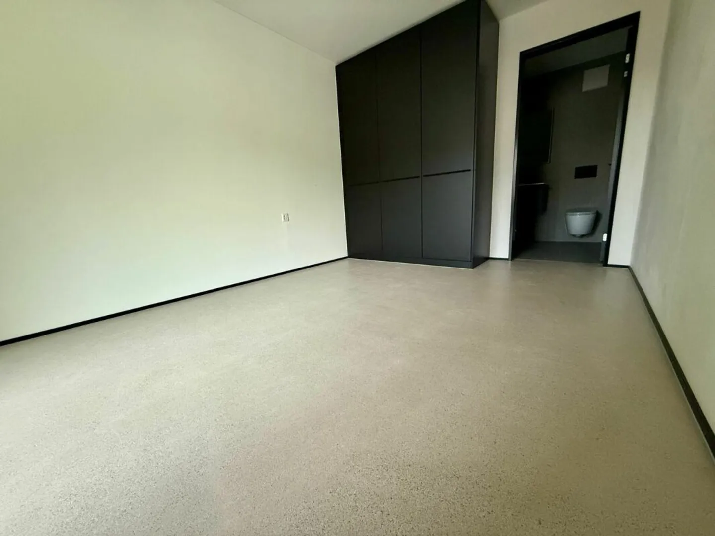 Ottimo e spazioso appartamento di 3,5 locali per residenti - Foto 4 di 7