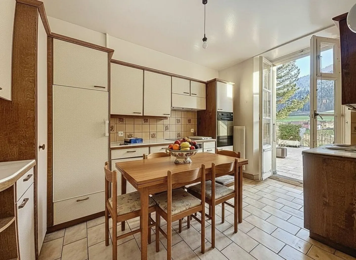 EDIFICIO ATTRAVERSANTE, 4 APPARTAMENTI, 1 NEGOZIO E 1 RISTORANTE - Foto 10 di 13