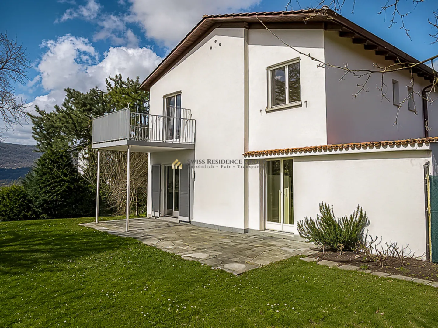 Semi-detached house with lake view & large garden (limited) - Photo 1 of 9