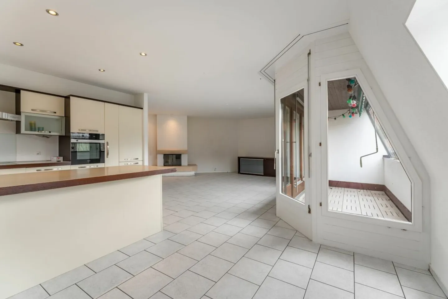 Appartamento familiare Zunzger a prezzi accessibili con 5,5 stanze e 135 m² di superficie abitabile netta / incl. garage e grande cantina - CHF 652'000.- - Foto 1 di 9