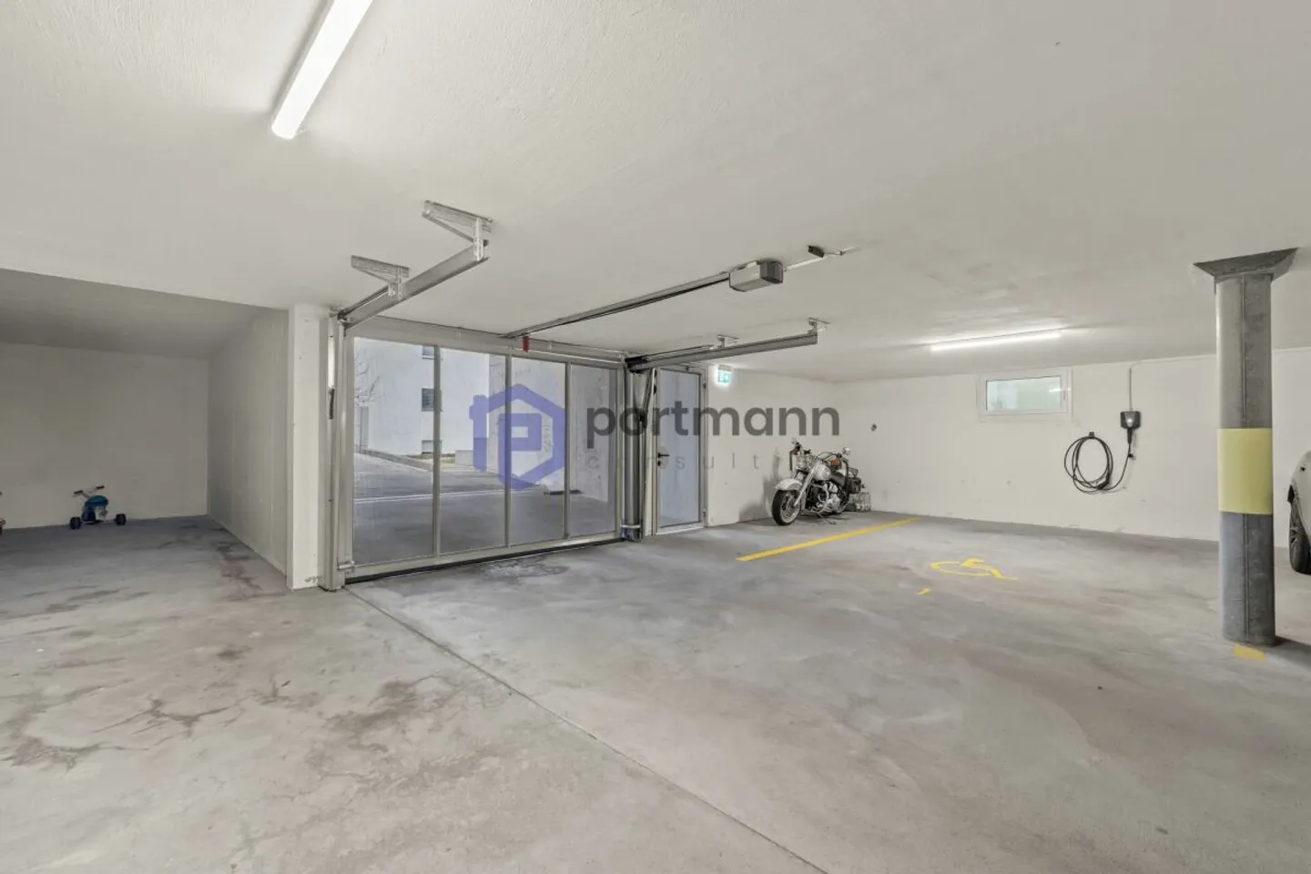 Well-maintained, nearly new penthouse apartment with various extras such as a huge terrace, elevator with direct access to the apartment, oversized parking spaces, etc. - Photo 12 of 13