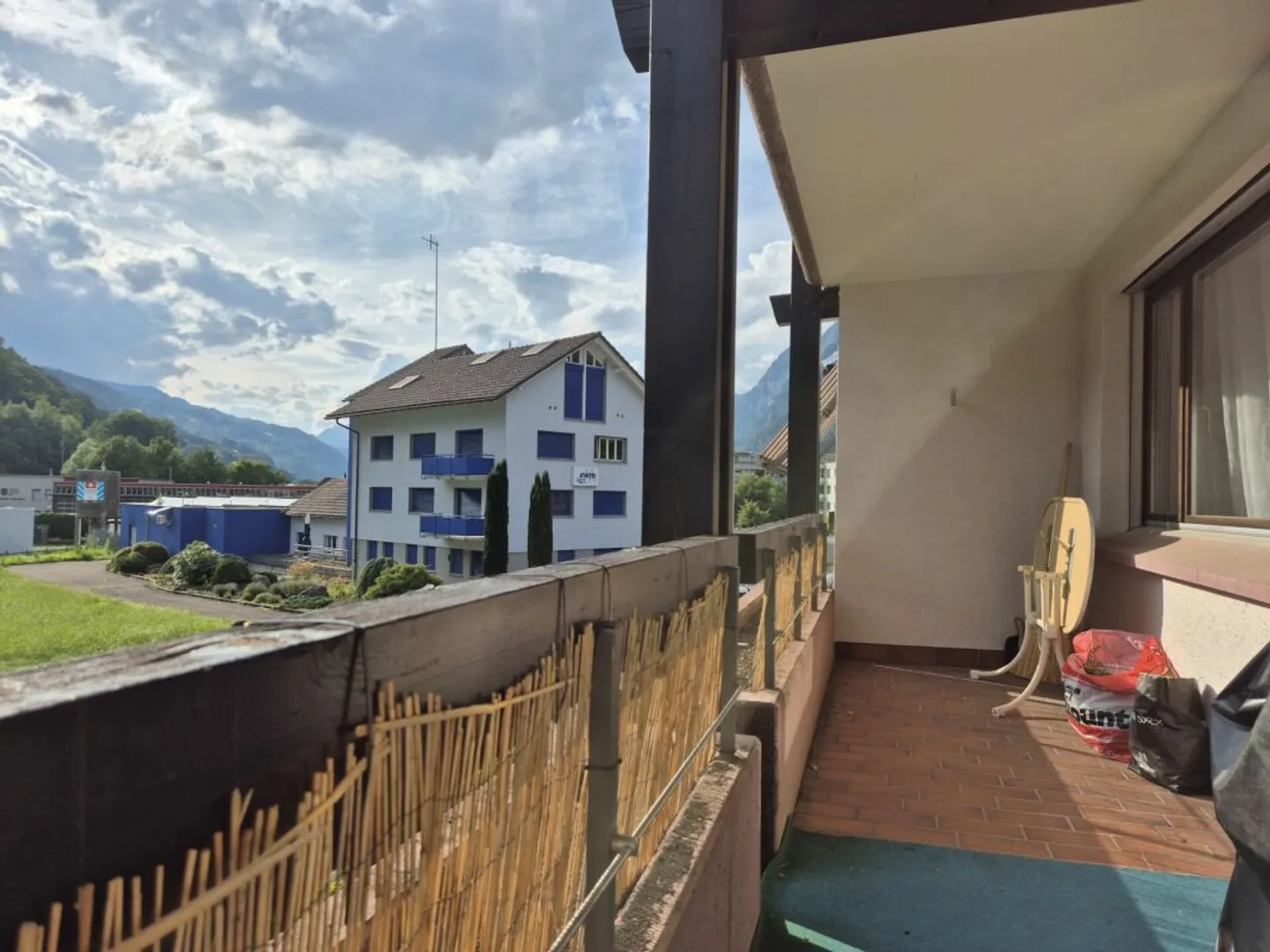 Appartement 2.5 pièces abordable avec balcon et vue sur la montagne - Photo 6 sur 6