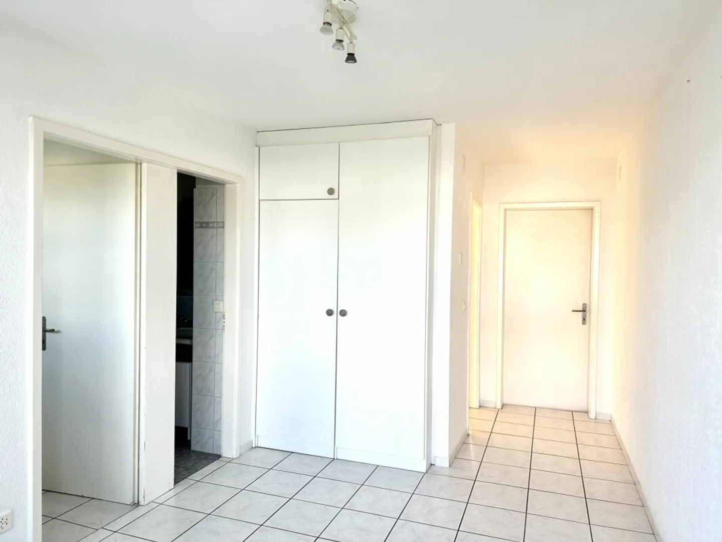 Charmante 2.5 Zimmer Wohnung - Foto 3 von 11
