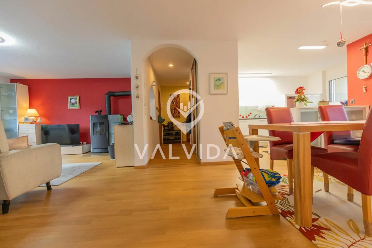 Top Deal: 4.5-Room Apartment with 2 Balconies, Garage & Guest WC - Photo 3 of 12