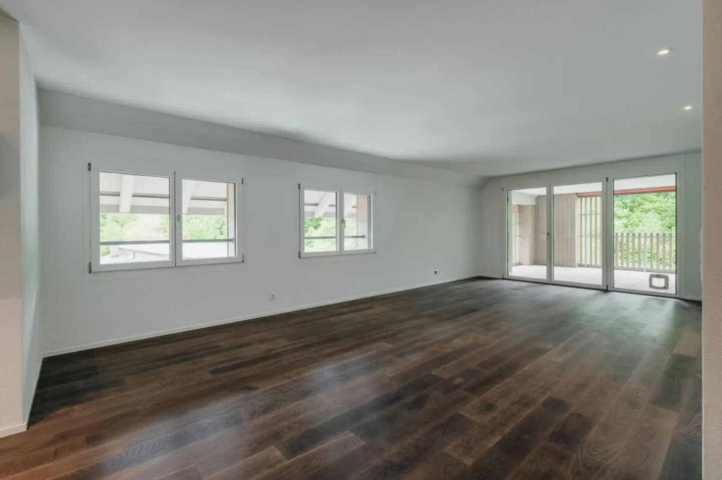 Moderne und helle 3.5- Zimmer- Wohnung mit zwei Balkonen - Photo 1 of 11