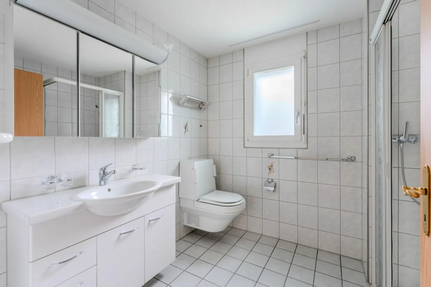 4.5 Room Apartment with Exciting Floor Plan in Ideal Location - Photo 9 of 13
