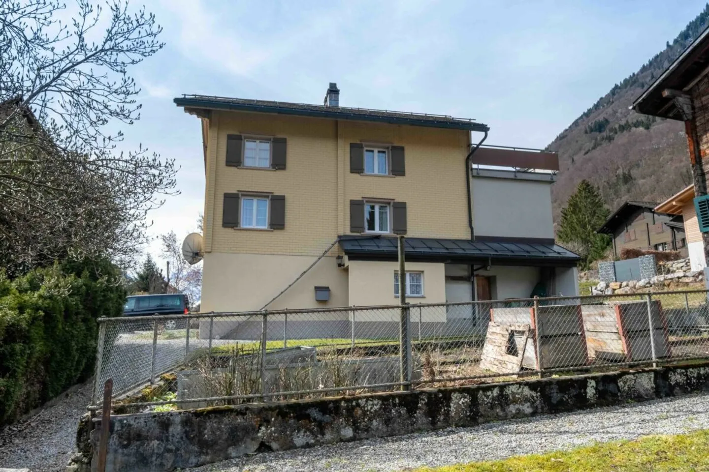 Casa unifamiliare a schiera di 6,5 stanze a Nidfurn GL - Foto 3 di 13