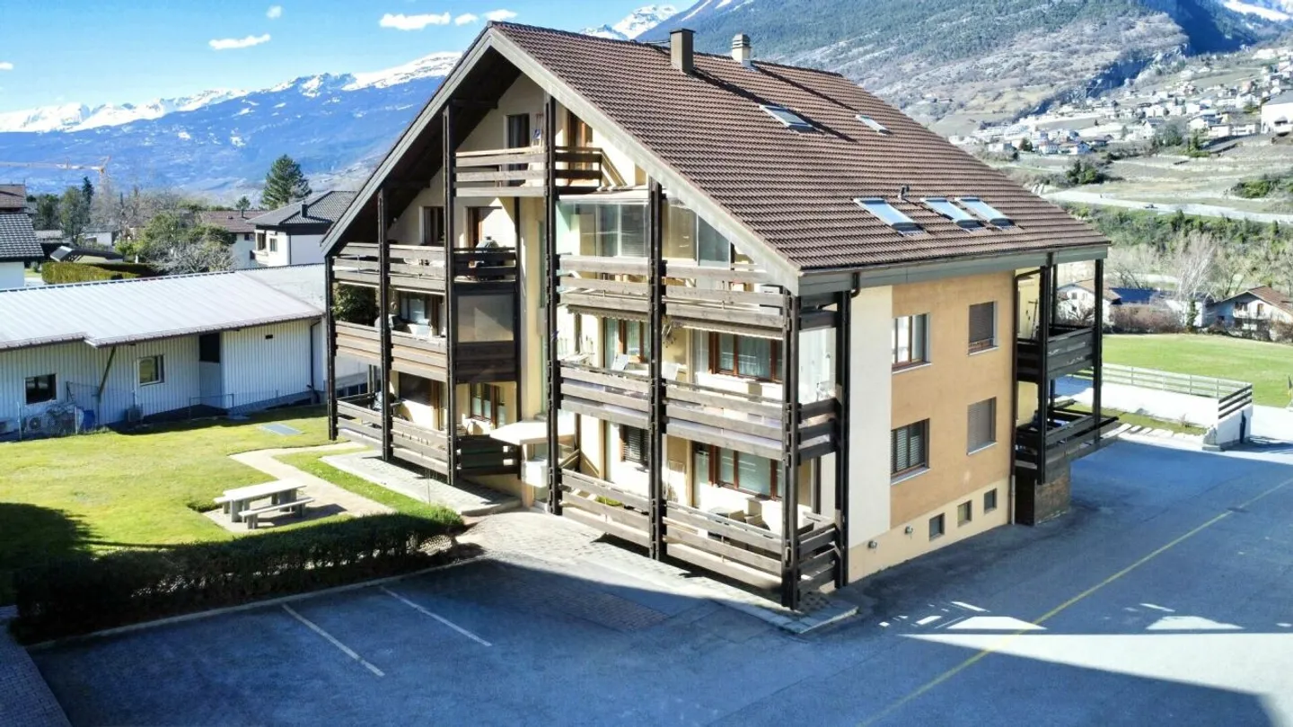 Exclusivity - Attic duplex in the heart of Susten - Photo 2 of 13