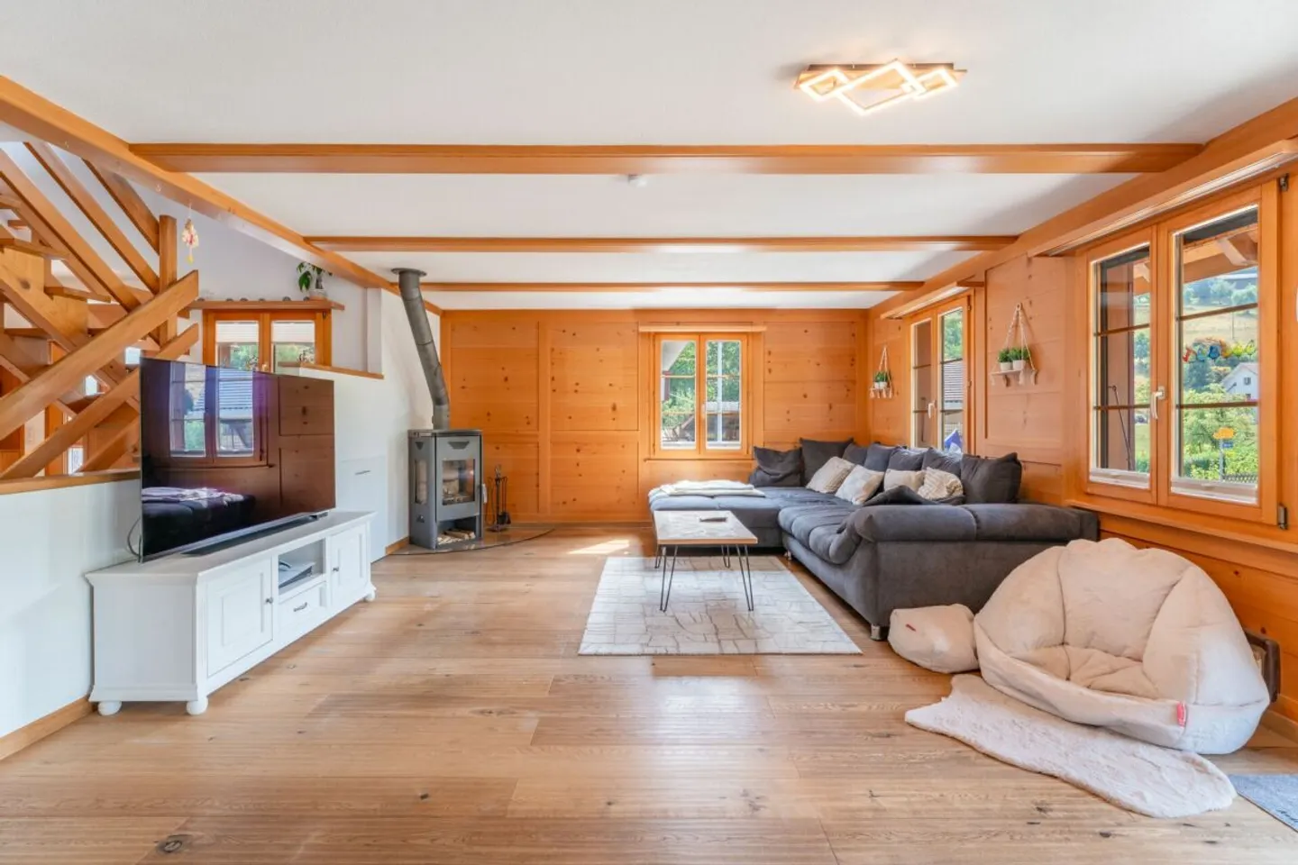 Large House | Renovated | Lots of Garden | 3 Garage Boxes | Office | Workshop | Party Room | 66 m² Attic in Shell Construction | Apartment Possible - Photo 1 of 13