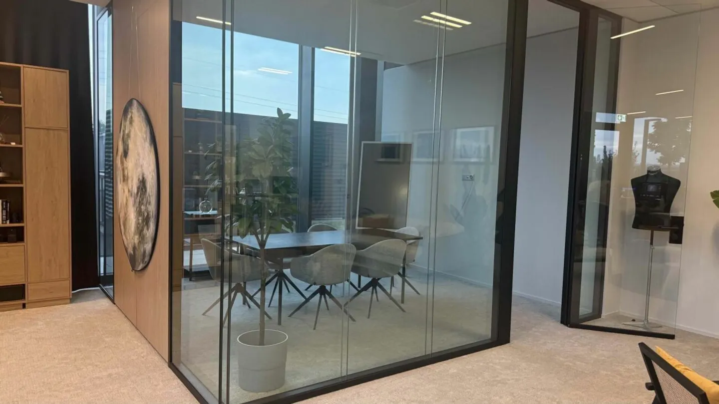 116 m² Büro mit eigener Teeküche und zwei Tiefgaragenplätzen in Rotkreuz - Foto 10 von 13