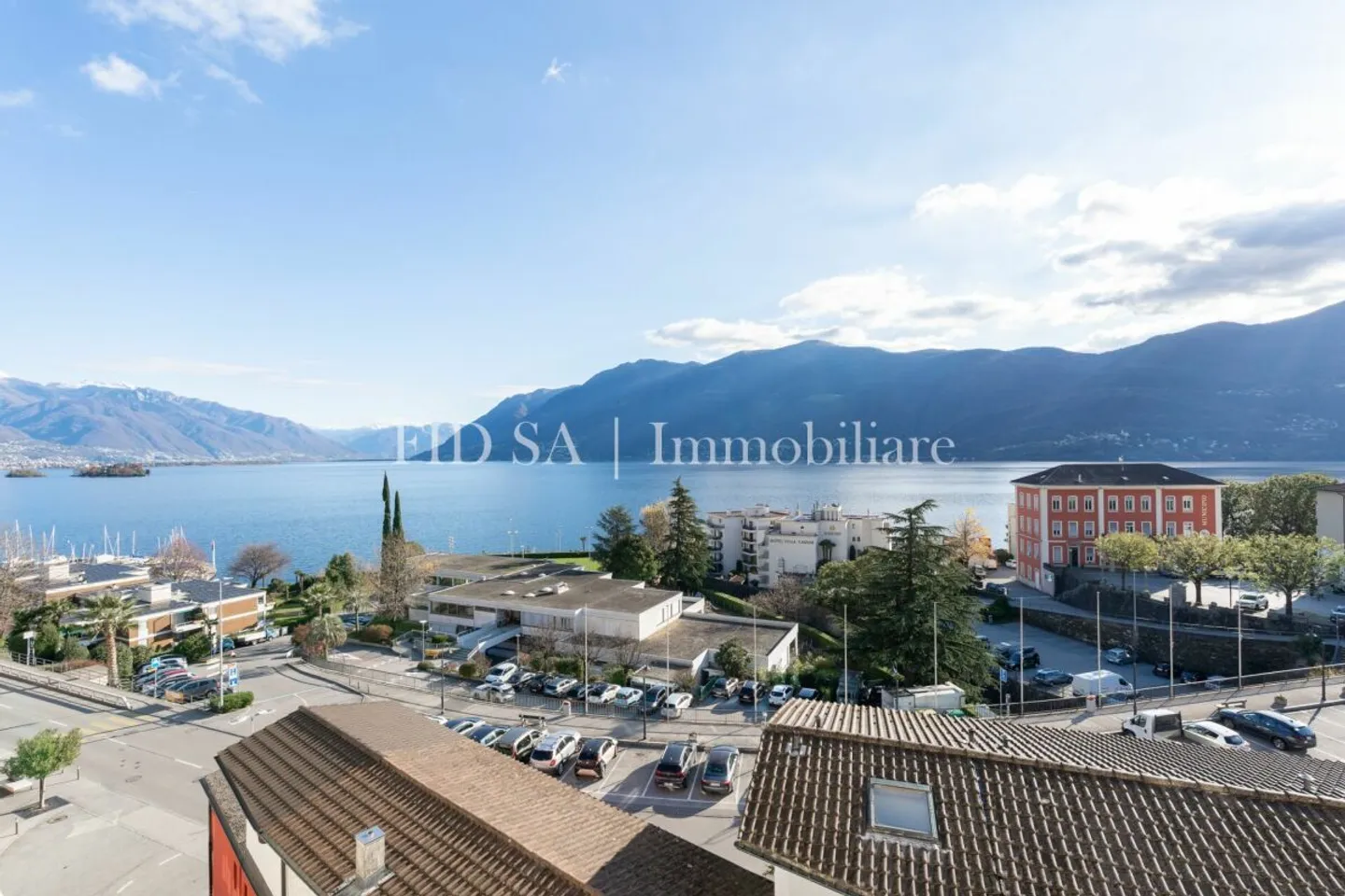 Appartamento luminoso con vista lago - Foto 1 di 8