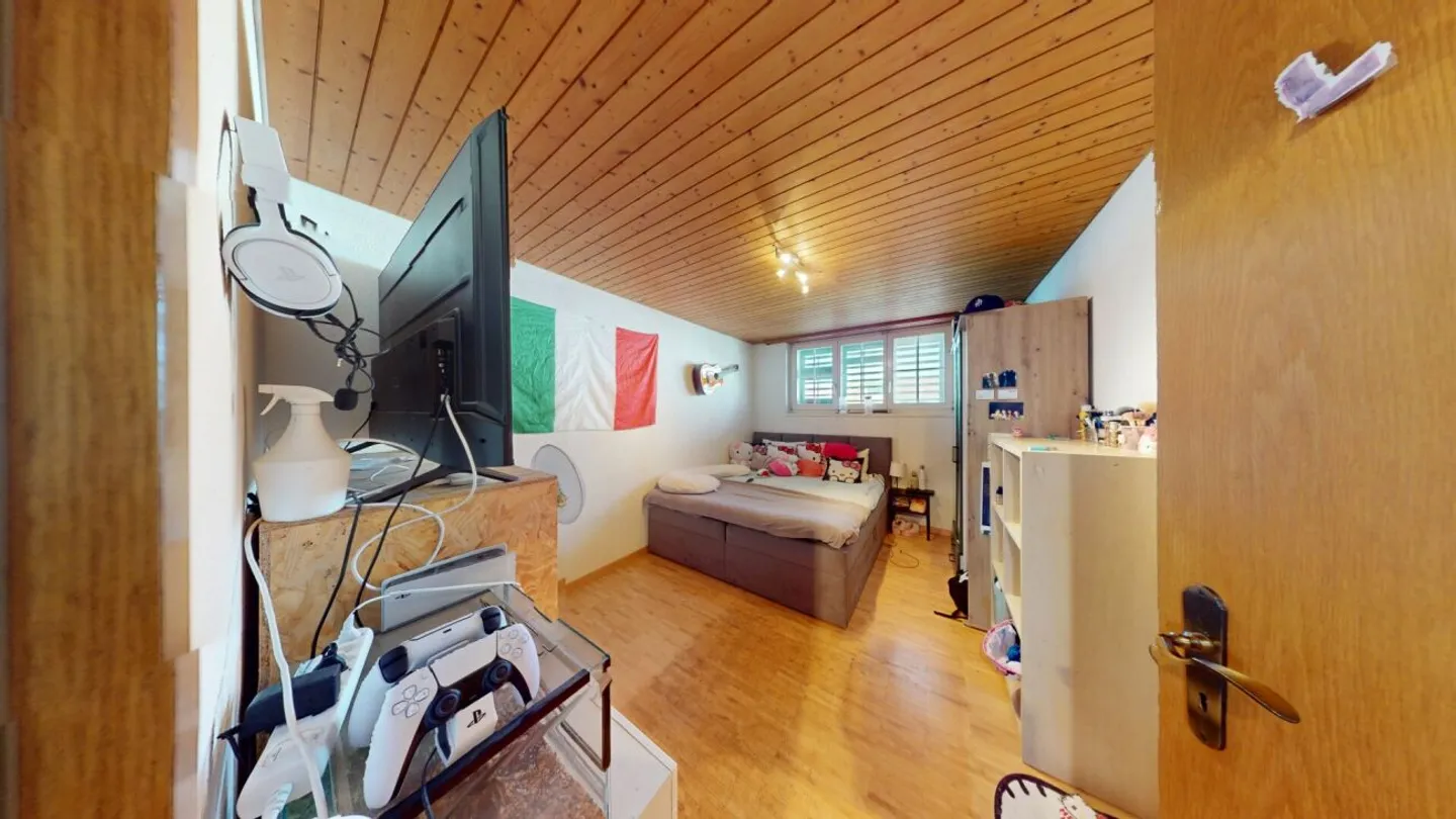 Charmantes 5.5-Zimmer Doppeleinfamilienhaus mit traumhaftem Garten &amp; 3 Tiefgaragenparkplätzen in Wohlen AG - Photo 11 of 13