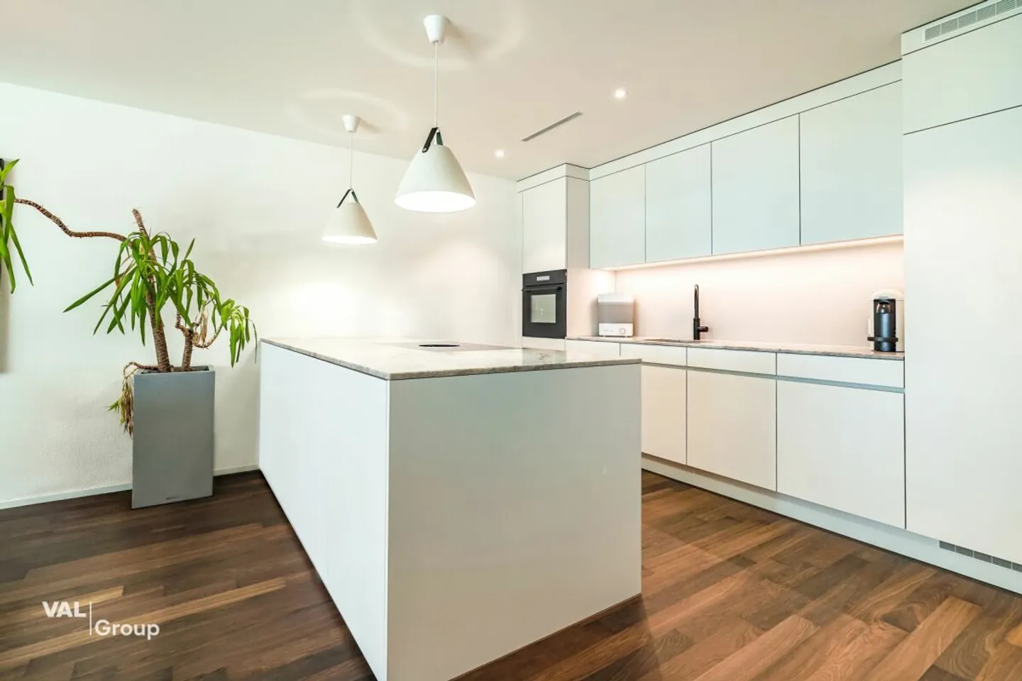 Hochwertige 3.5-Zimmer Gartenwohnung mit Smart Home und privatem Fitnessraum - Photo 5 of 12