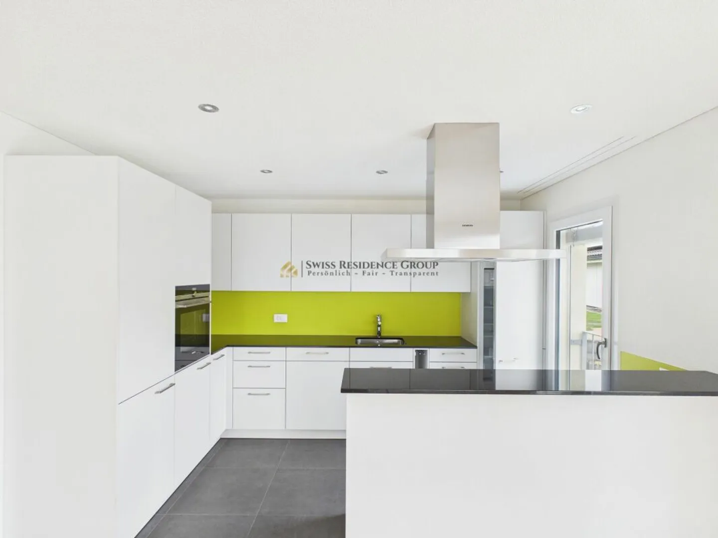 Confort de vie moderne dans la verdure - maison jumelée de haute qualité à Aeschi - Photo 1 sur 13