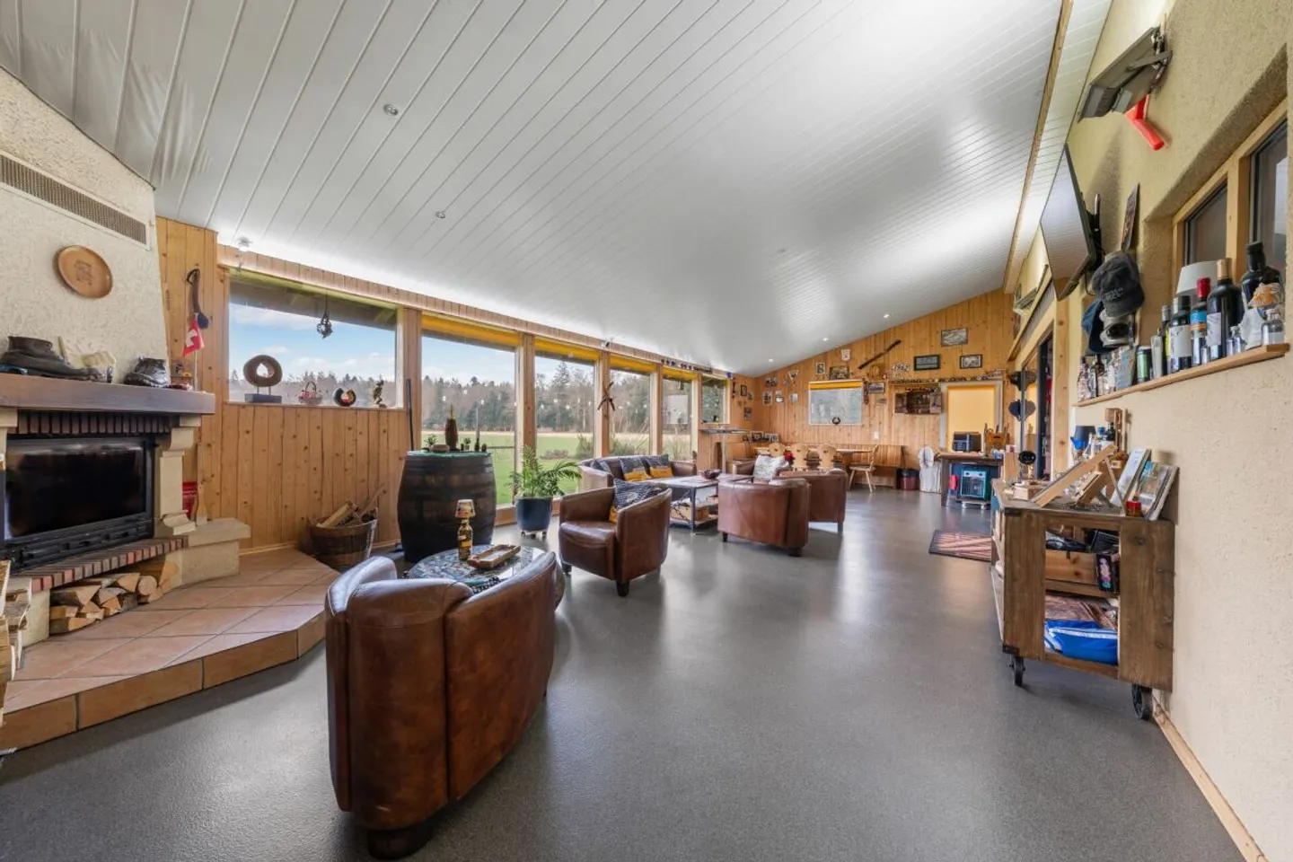 SPACIOUS LIVING - Photo 2 of 11