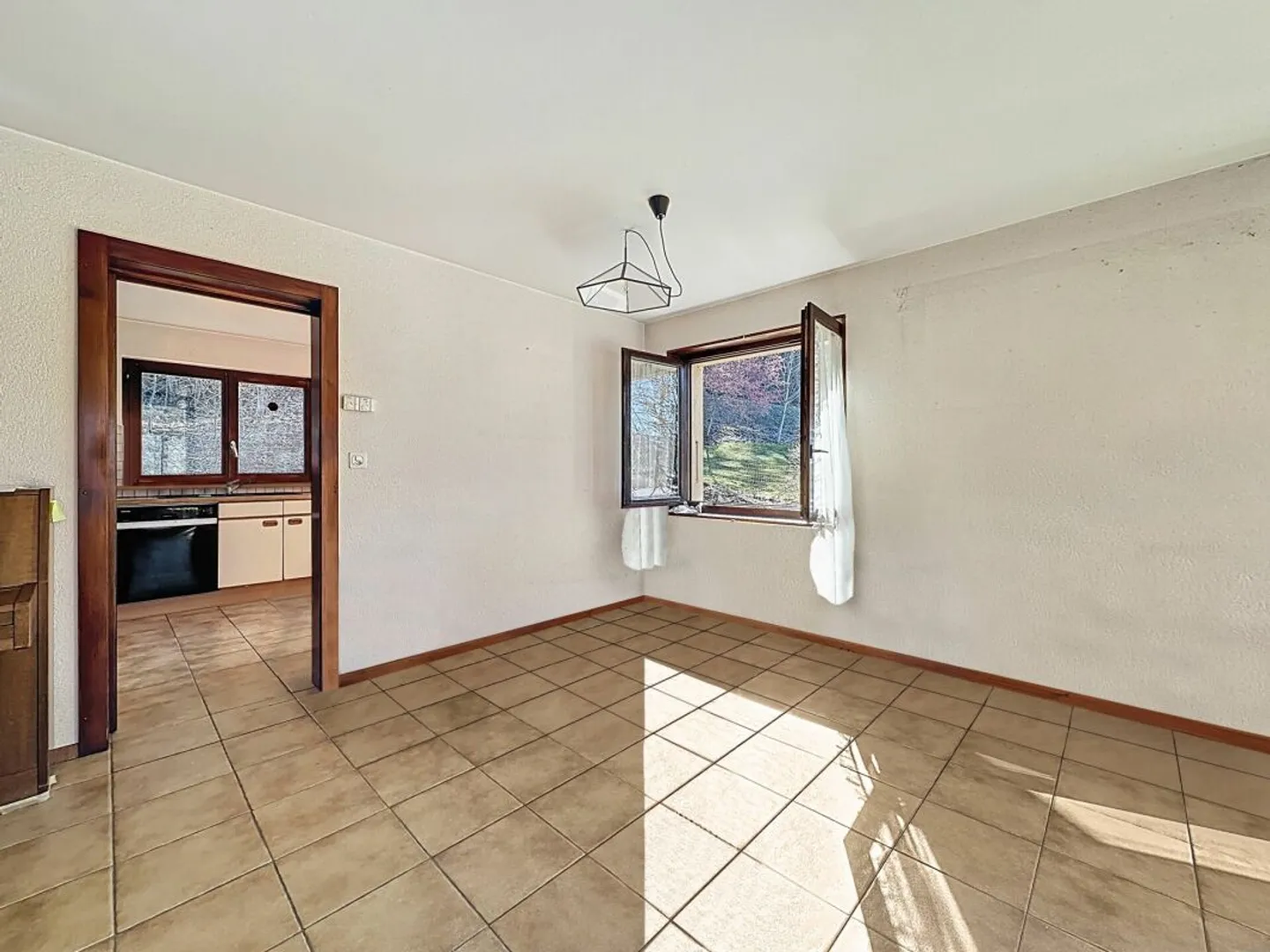 Villa am Ufer des Jouxsees - Foto 11 von 13