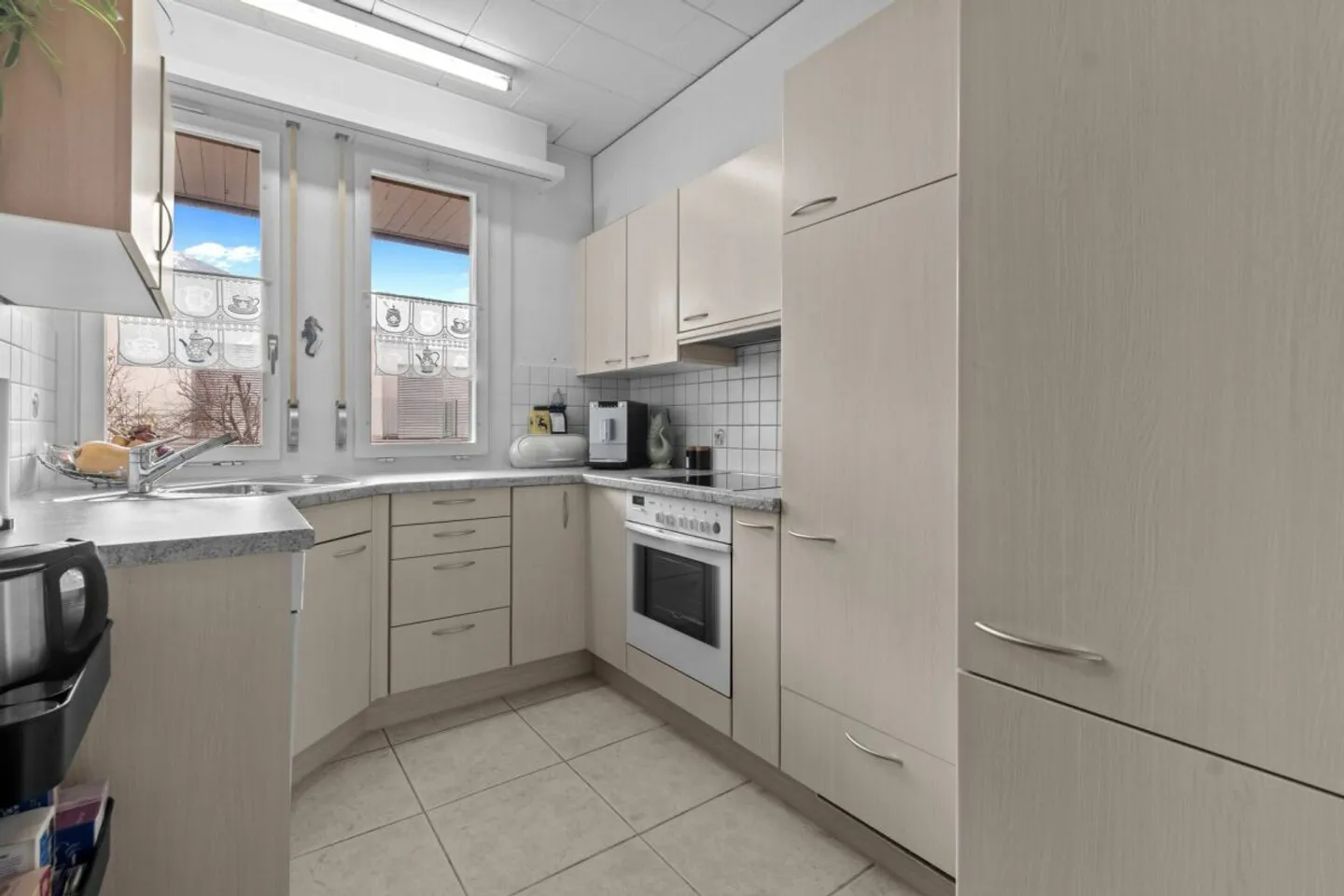 Casa unifamiliare indipendente in una zona residenziale tranquilla - Foto 3 di 13