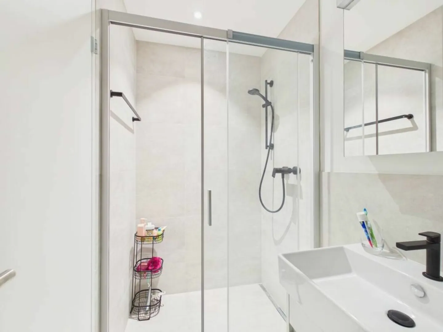 Stylé, lumineux et spacieux pour votre confort - Photo 11 sur 12