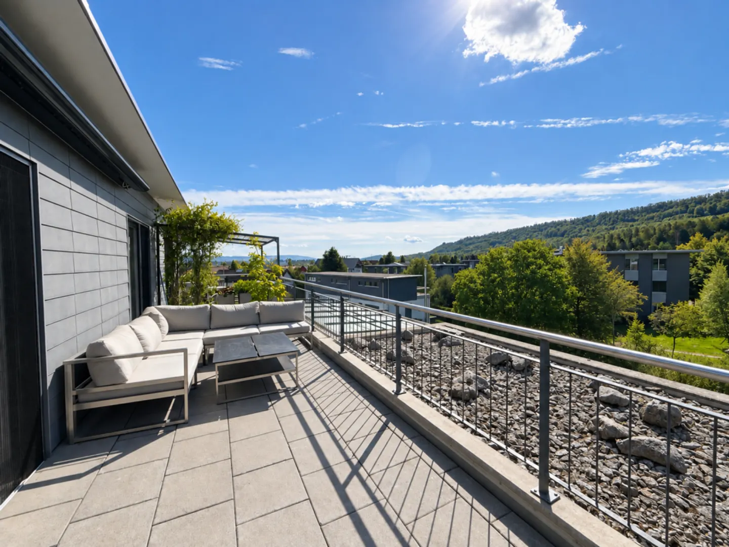 Wohnen wie im EFH! Zwei Etagen, 170m2 und zwei Terrassen - Foto 1 von 9