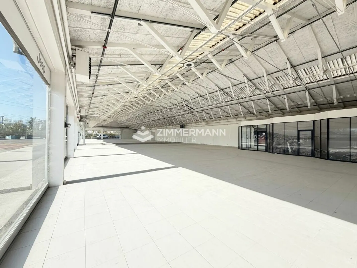 Large industrial space of 1260 m² in Meyrin - Photo 3 of 5