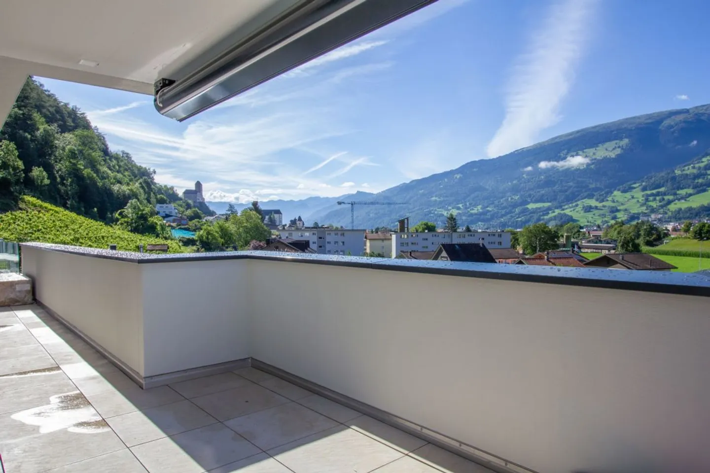 Neuwertig - sonnige Attikawohnung mit traumhafter Aussicht - Photo 13 of 13