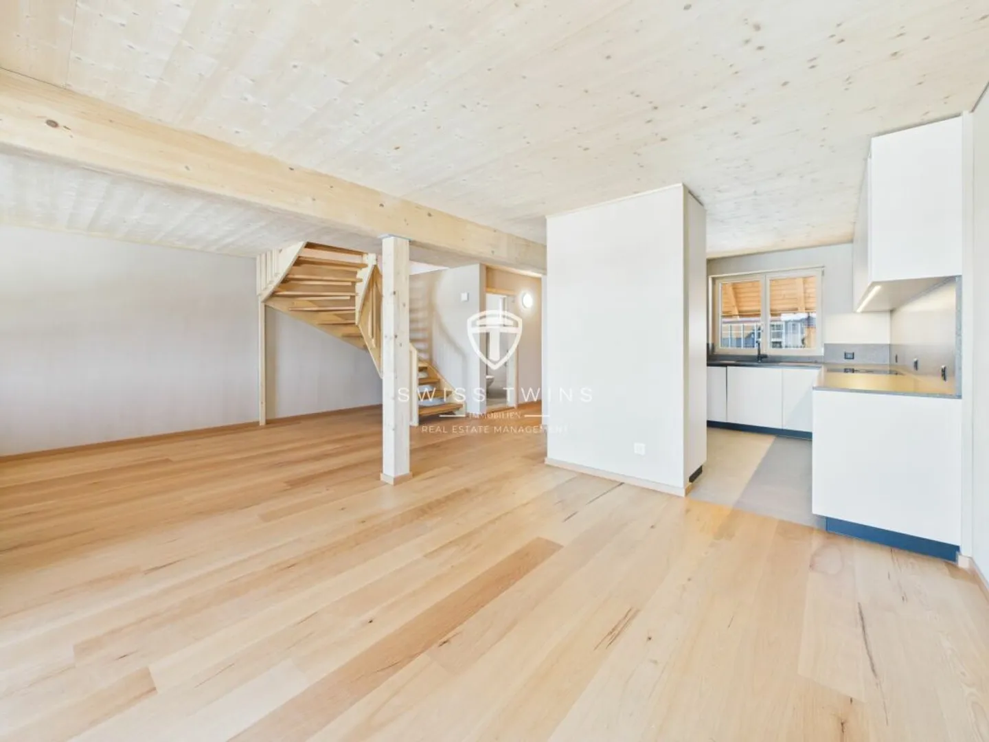 Living with a View - 4.5-Room Maisonette in the Green - Photo 1 of 13