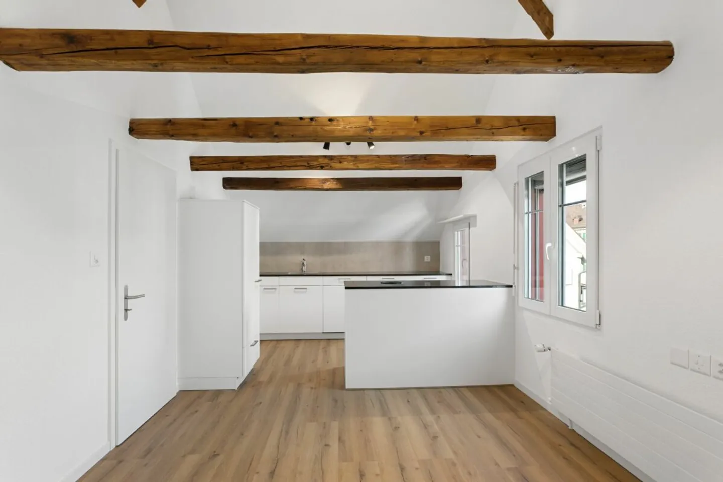 2.5-room designer apartment with kitchen island - Photo 2 of 11