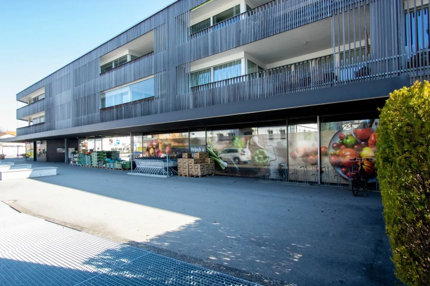 Attraktive Gewerbeinvestition mit langfristigem Ankermieter im Zentrum von Schmitten - Photo 1 sur 10