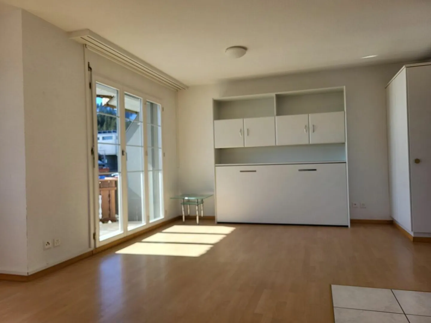 Ski-in/Ski-out: Modern apartment with stunning mountain views - Photo 4 of 13