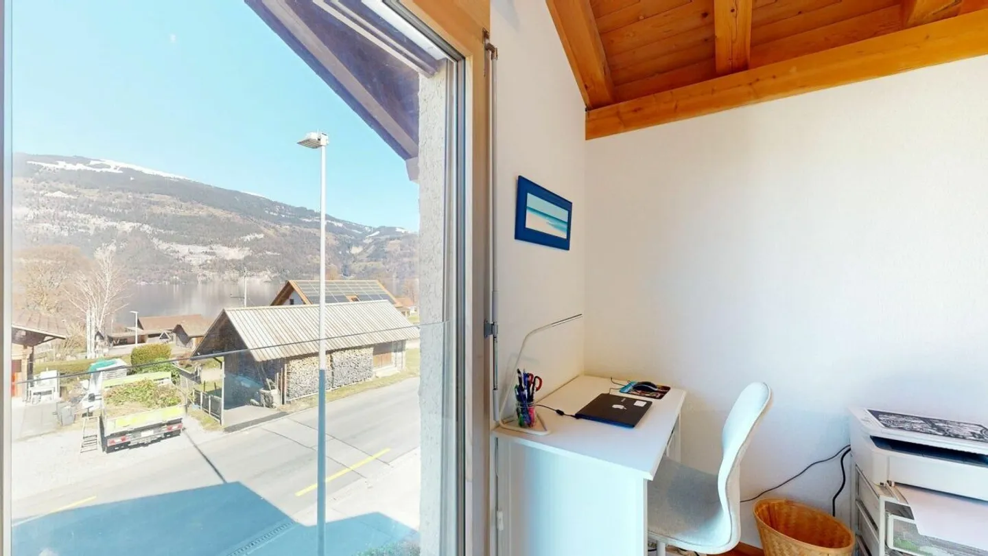 Cozy main or holiday residence with gallery and lake view - Photo 10 of 13