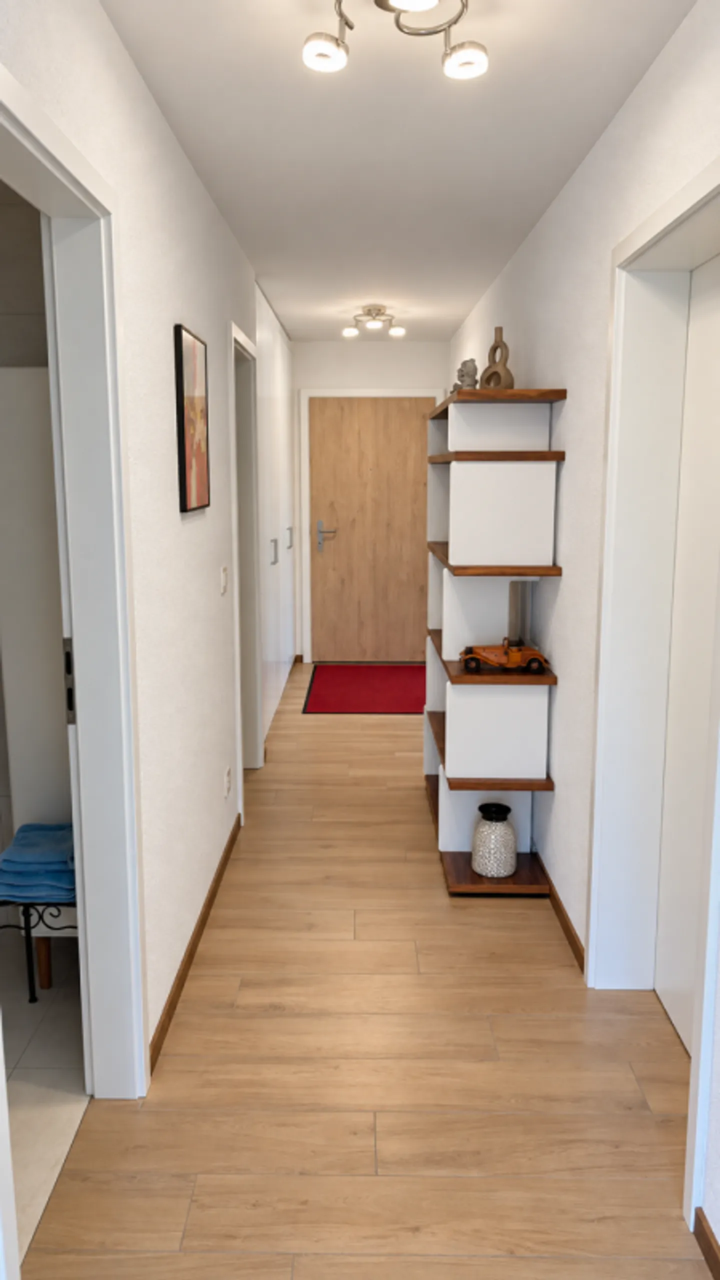 4,5-Zimmer-Wohnung, wie neu, Baujahr 2023 und 2 Parkplätze - Foto 10 von 13