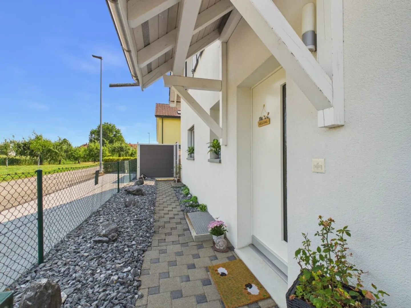 Modernes Einfamilienhaus mit Garten und schöner Weitsicht in Wolfwil - Foto 2 di 13