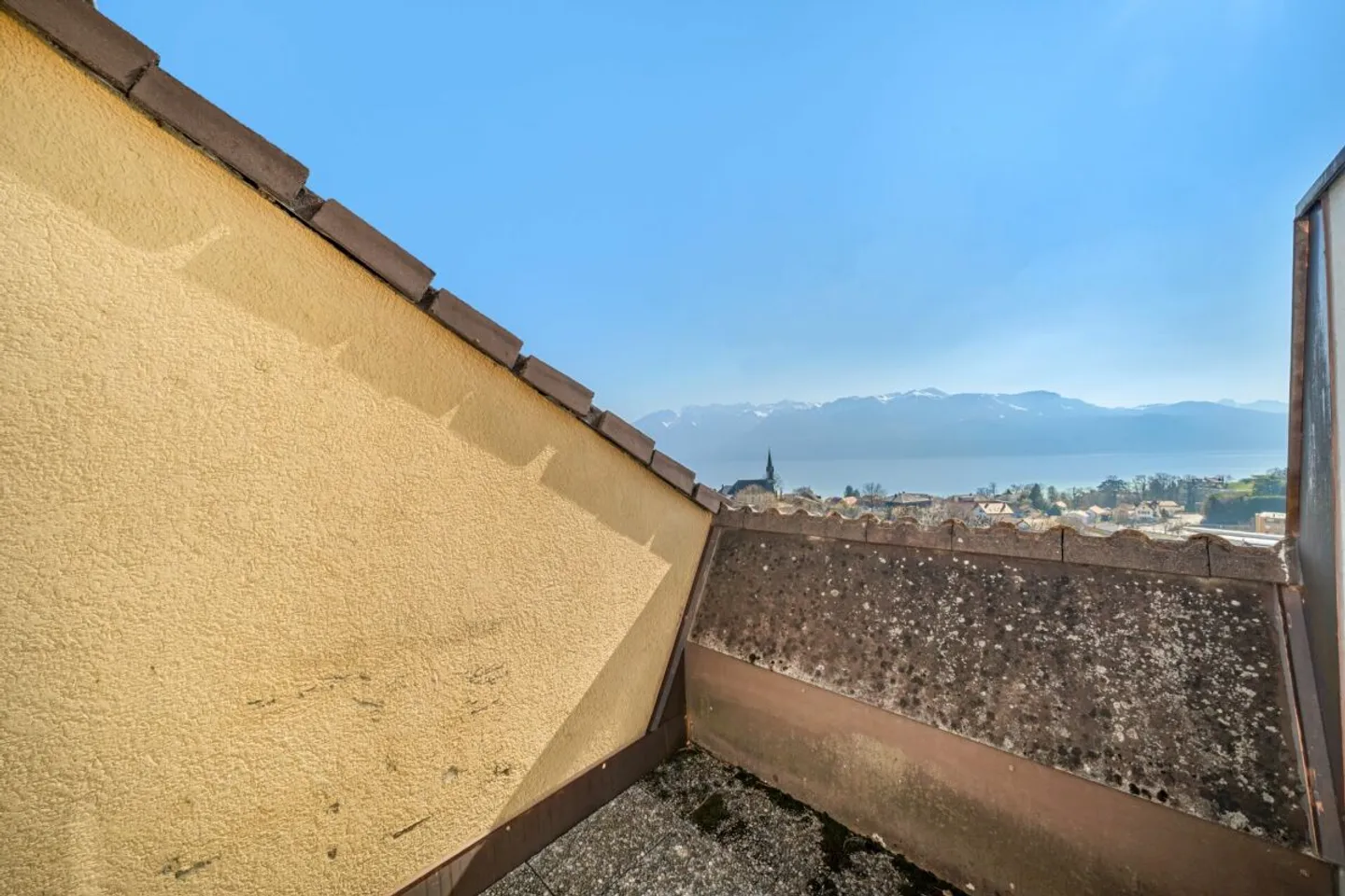 3.5 rooms with panoramic view of lake & mountains - Photo 11 of 13