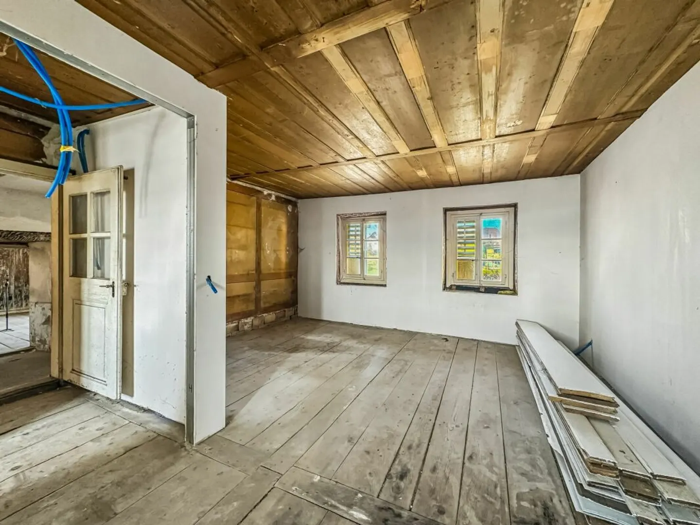 MAISON FRIBOURGEOISE A TRANSFORMER EN 2 APPARTEMENTS AVEC PERMIS DE CONSTRUIRE POUR AGRANDISSEMENT - Photo 7 sur 12