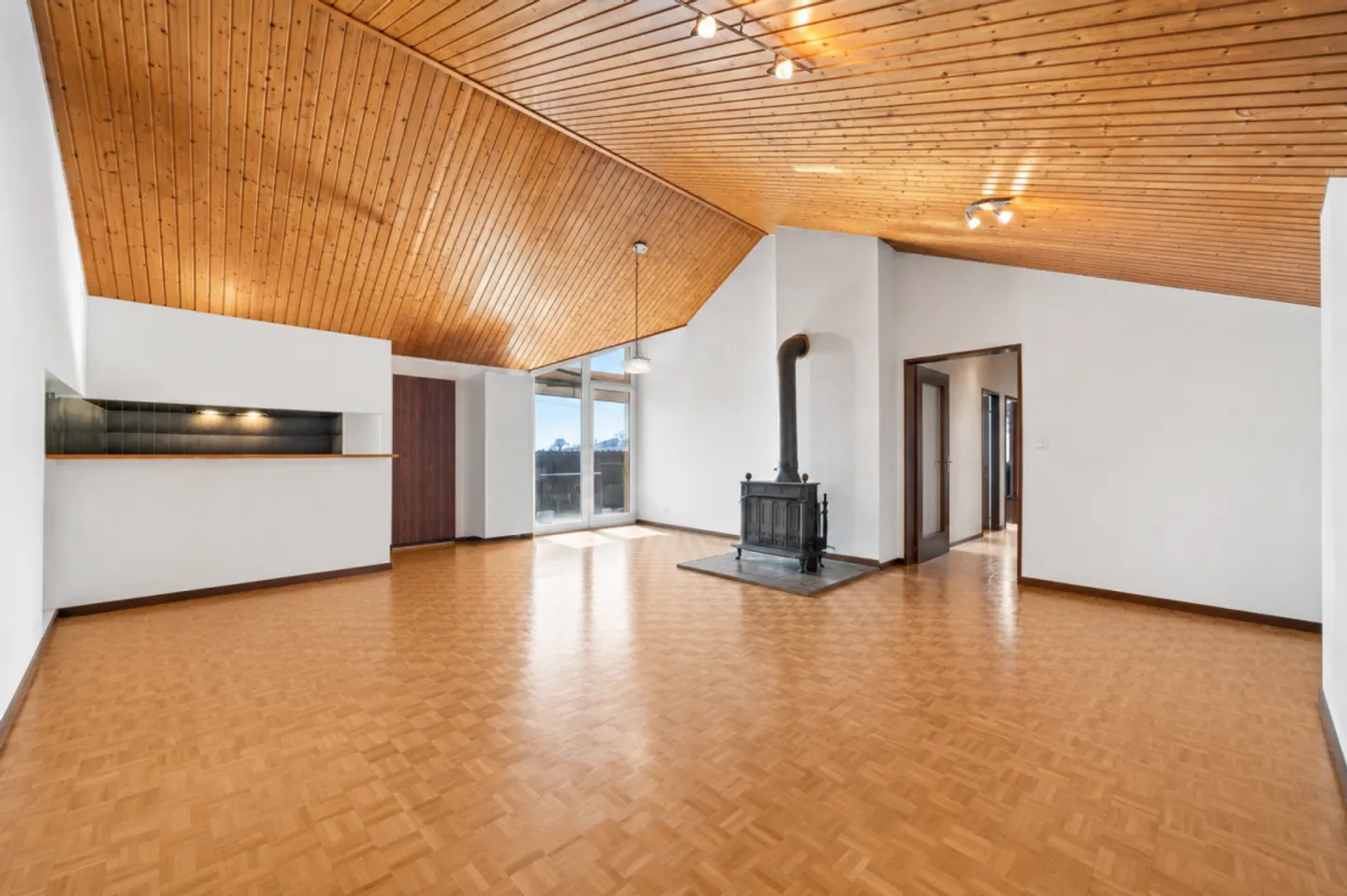 Appartement de 3,5 pièces avec une magnifique vue sur le lac et les montagnes ! - Foto 4 di 10