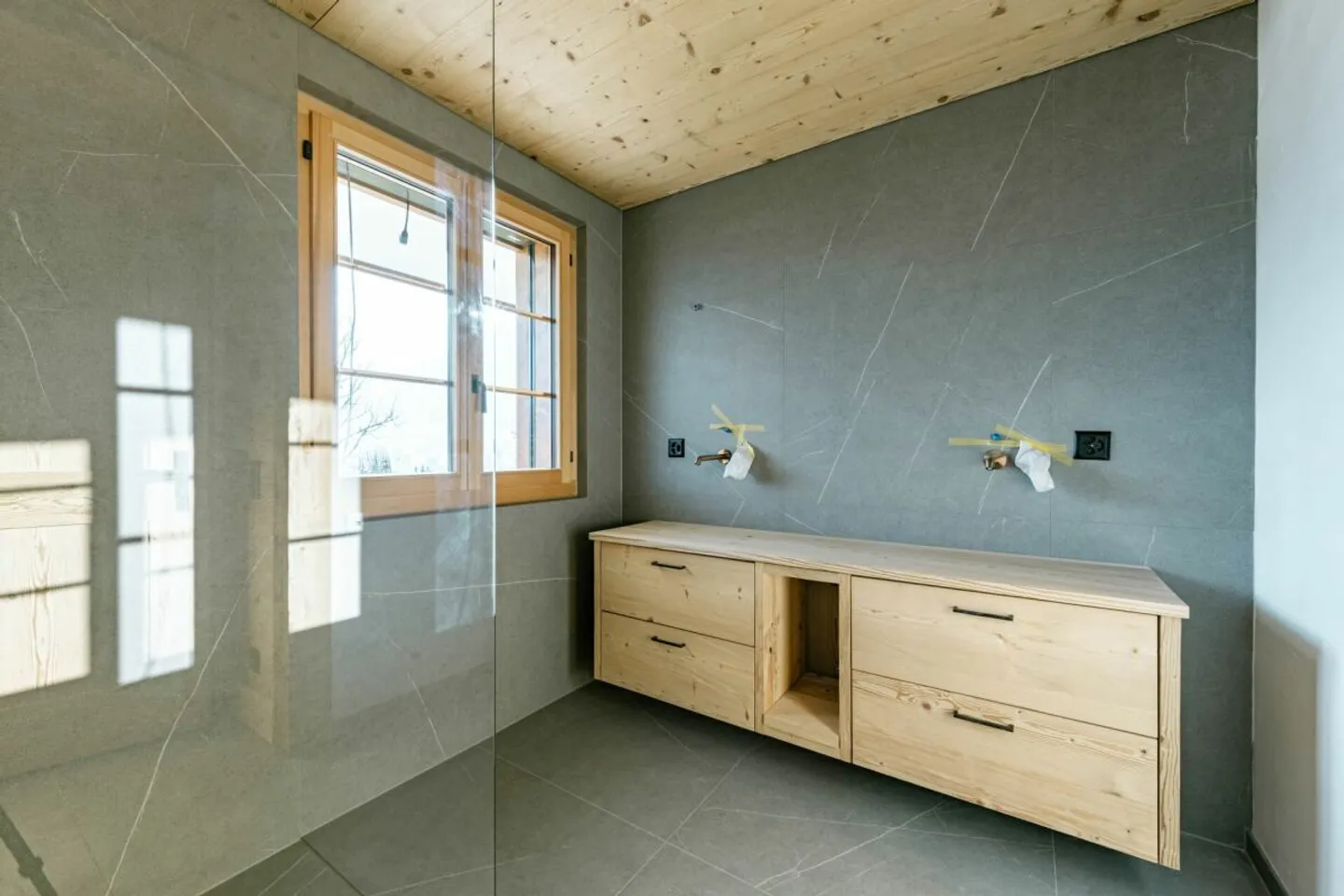 Neue 4.5-Zimmer-Ferienwohnung zwischen Saanen und Gstaad - Foto 12 von 13